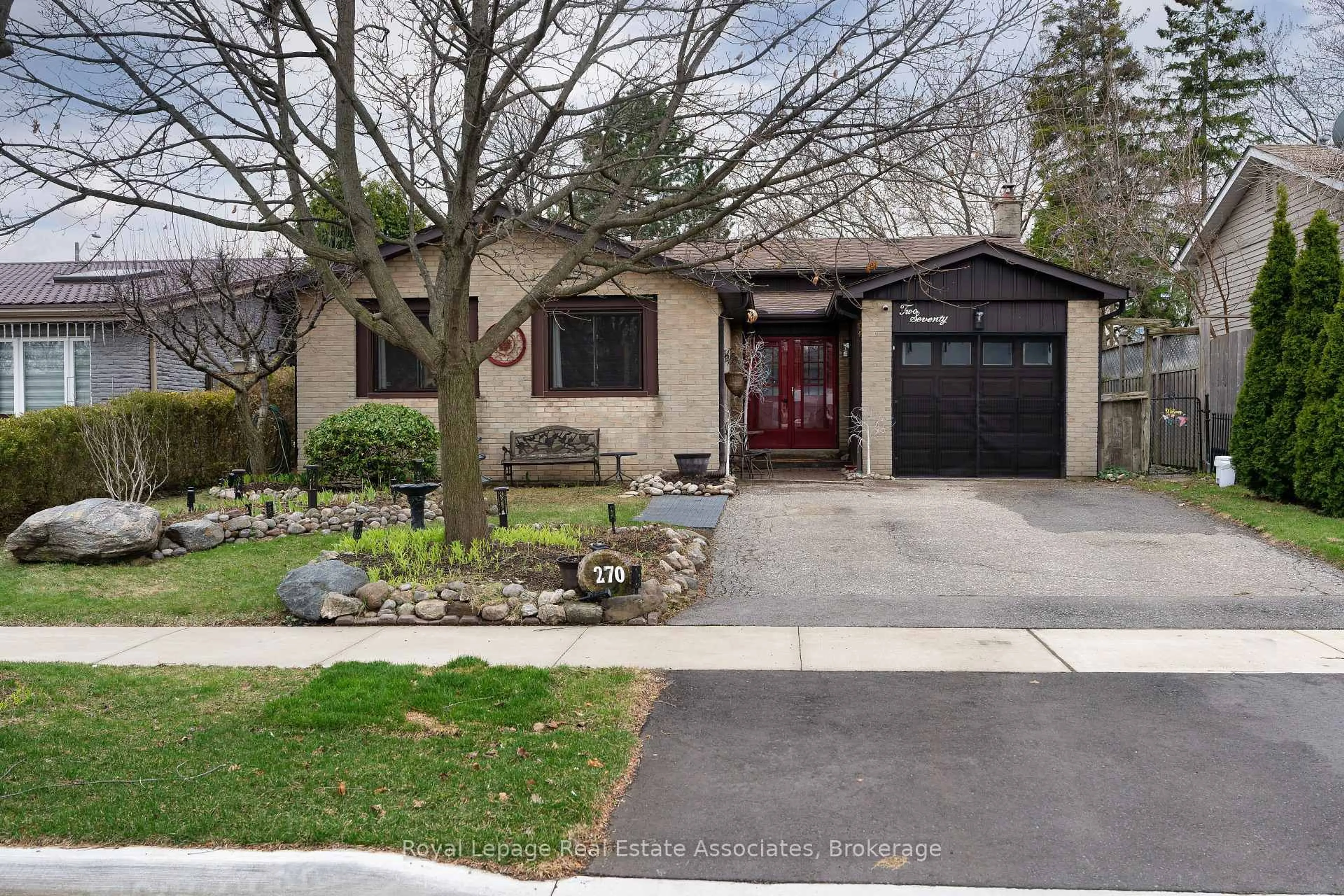Home with brick exterior material, street for 270 Kristin Grve, Mississauga Ontario L5A 3E8
