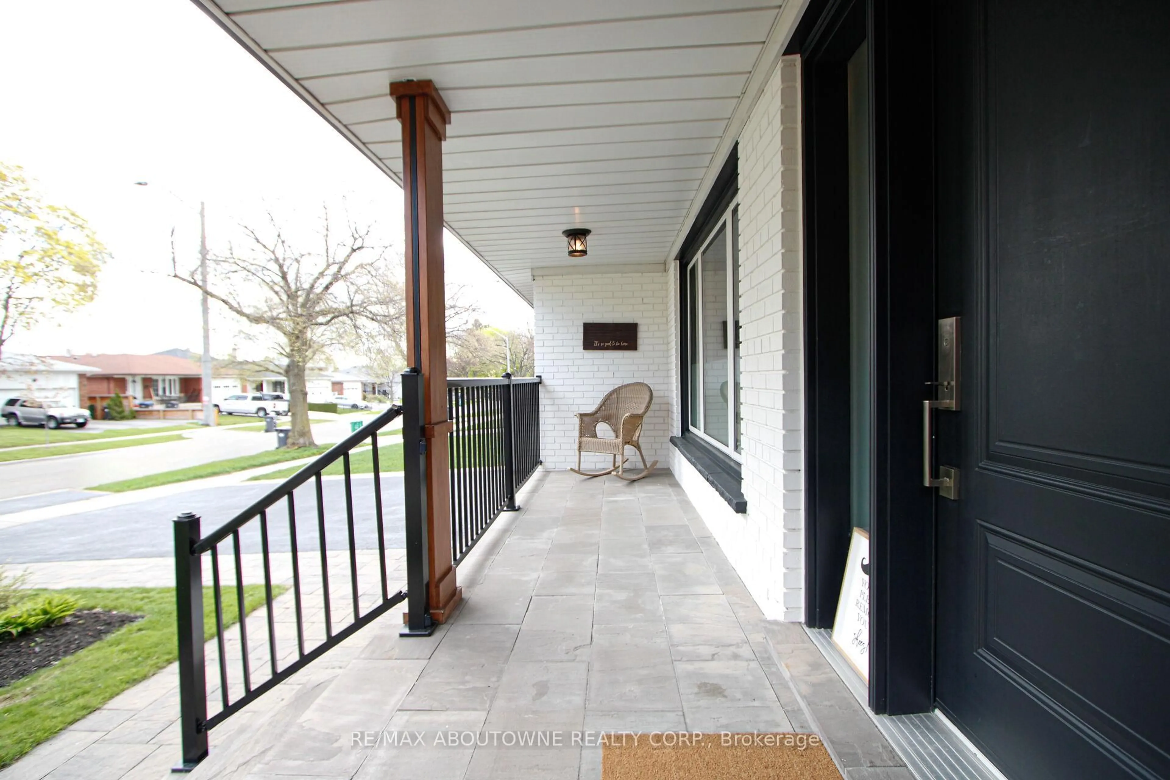 Patio, street for 3302 Cardross Rd, Mississauga Ontario L4X 2N2