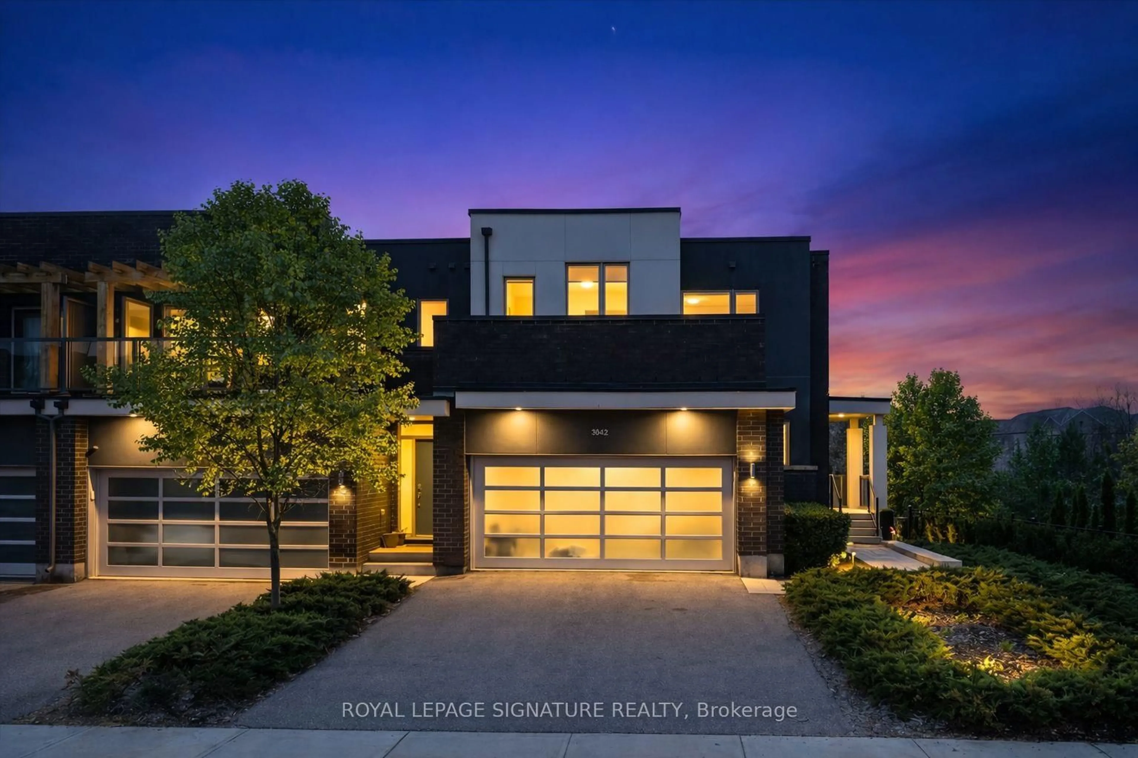Home with brick exterior material, mountain view for 3042 Creekshore Common #19, Oakville Ontario L6M 0Y6