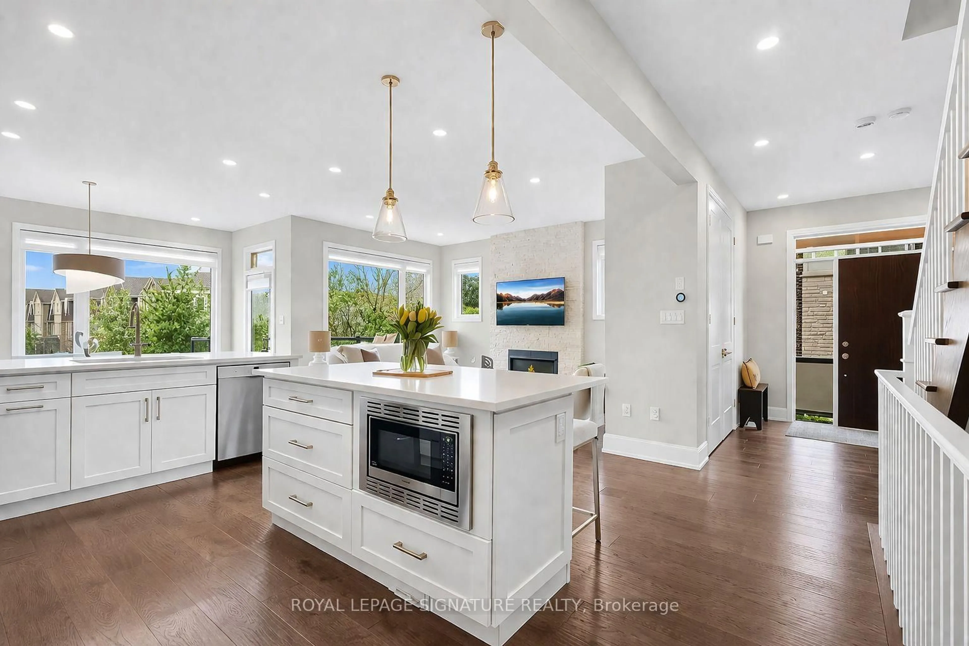 Open concept kitchen, ceramic/tile floor for 3042 Creekshore Common #19, Oakville Ontario L6M 0Y6