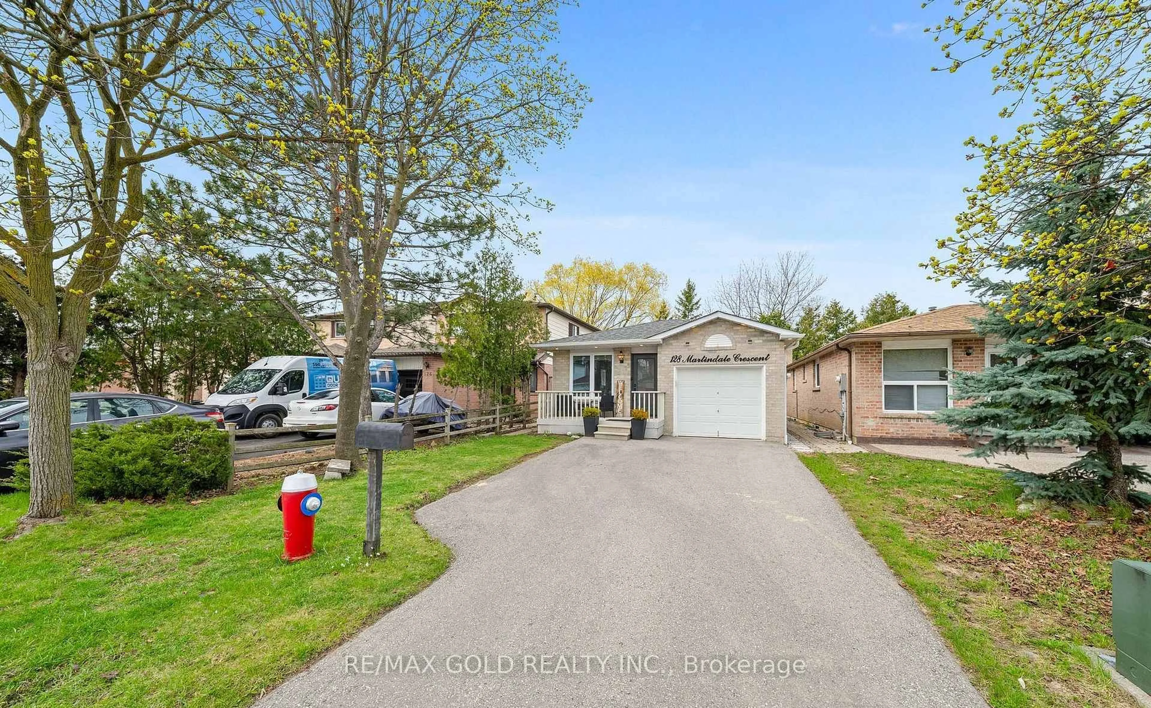 A pic from outside/outdoor area/front of a property/back of a property/a pic from drone, street for 128 Martindale Cres, Brampton Ontario L6X 2V1