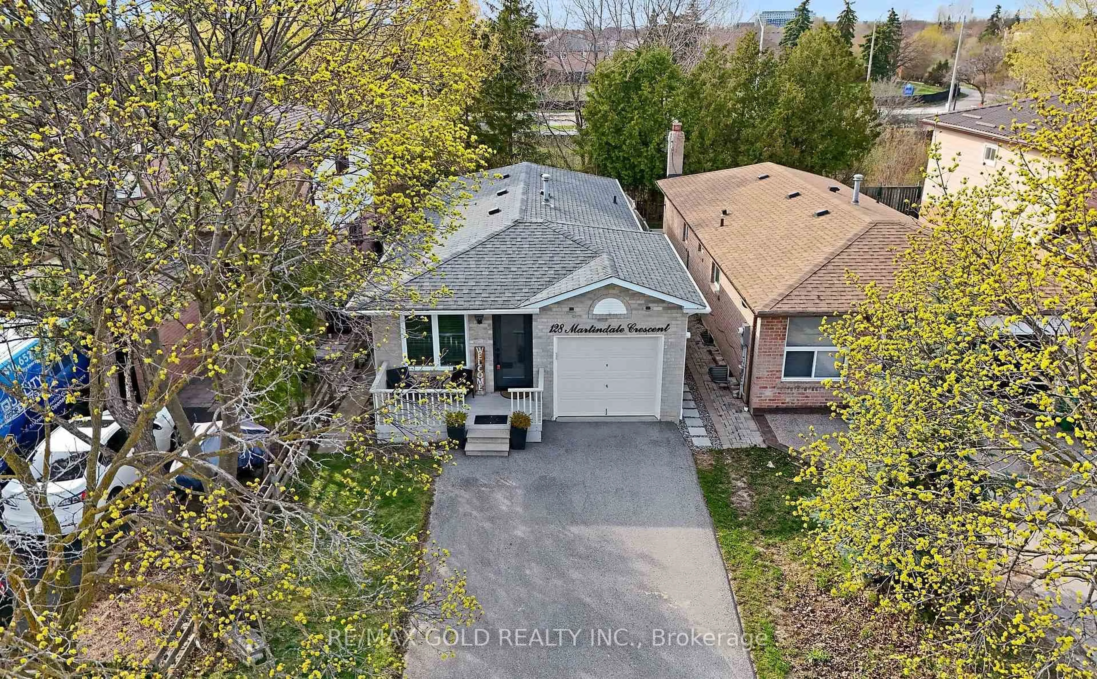 A pic from outside/outdoor area/front of a property/back of a property/a pic from drone, street for 128 Martindale Cres, Brampton Ontario L6X 2V1