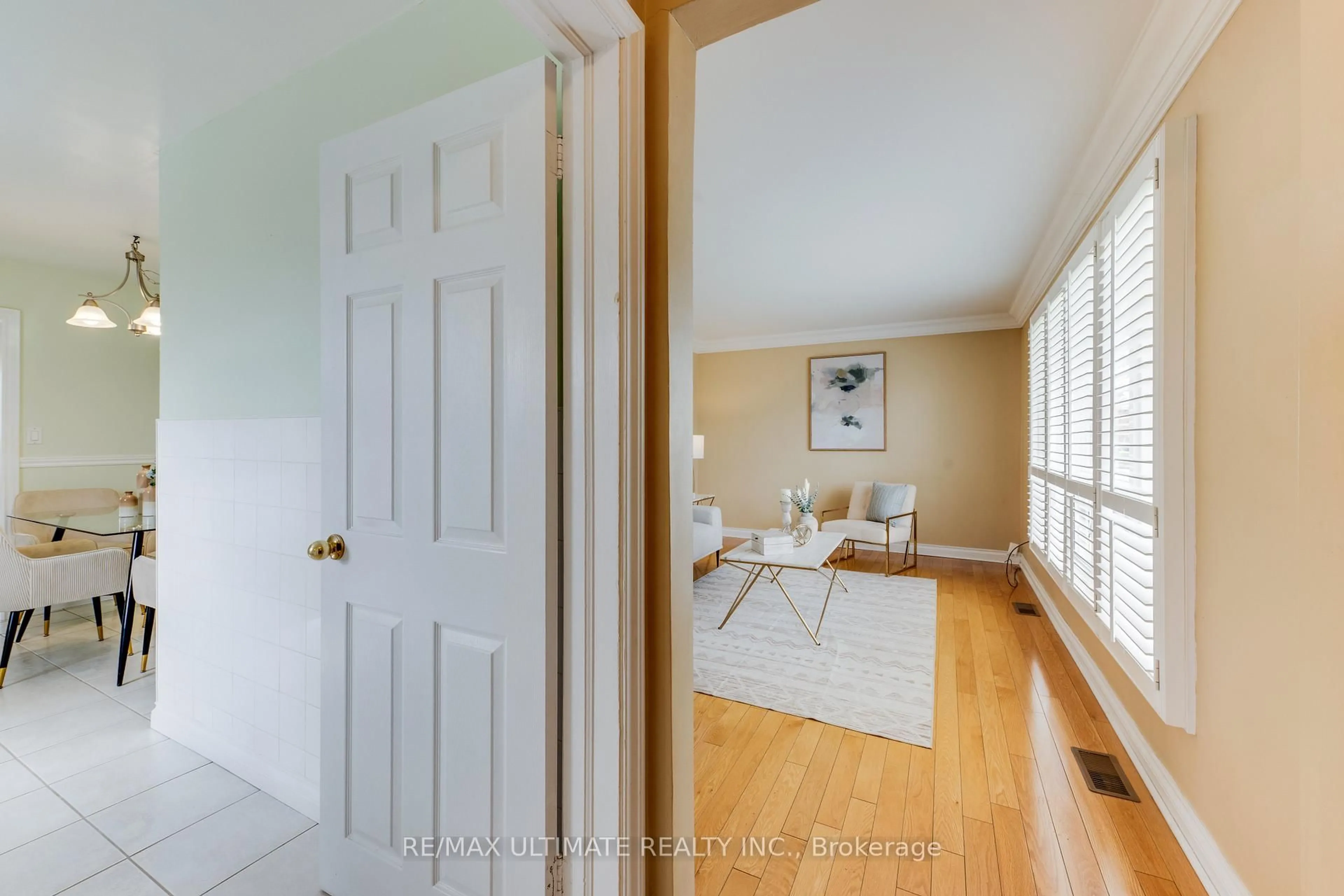 Indoor entryway for 164 Katherine Rd, Toronto Ontario M3K 1J7