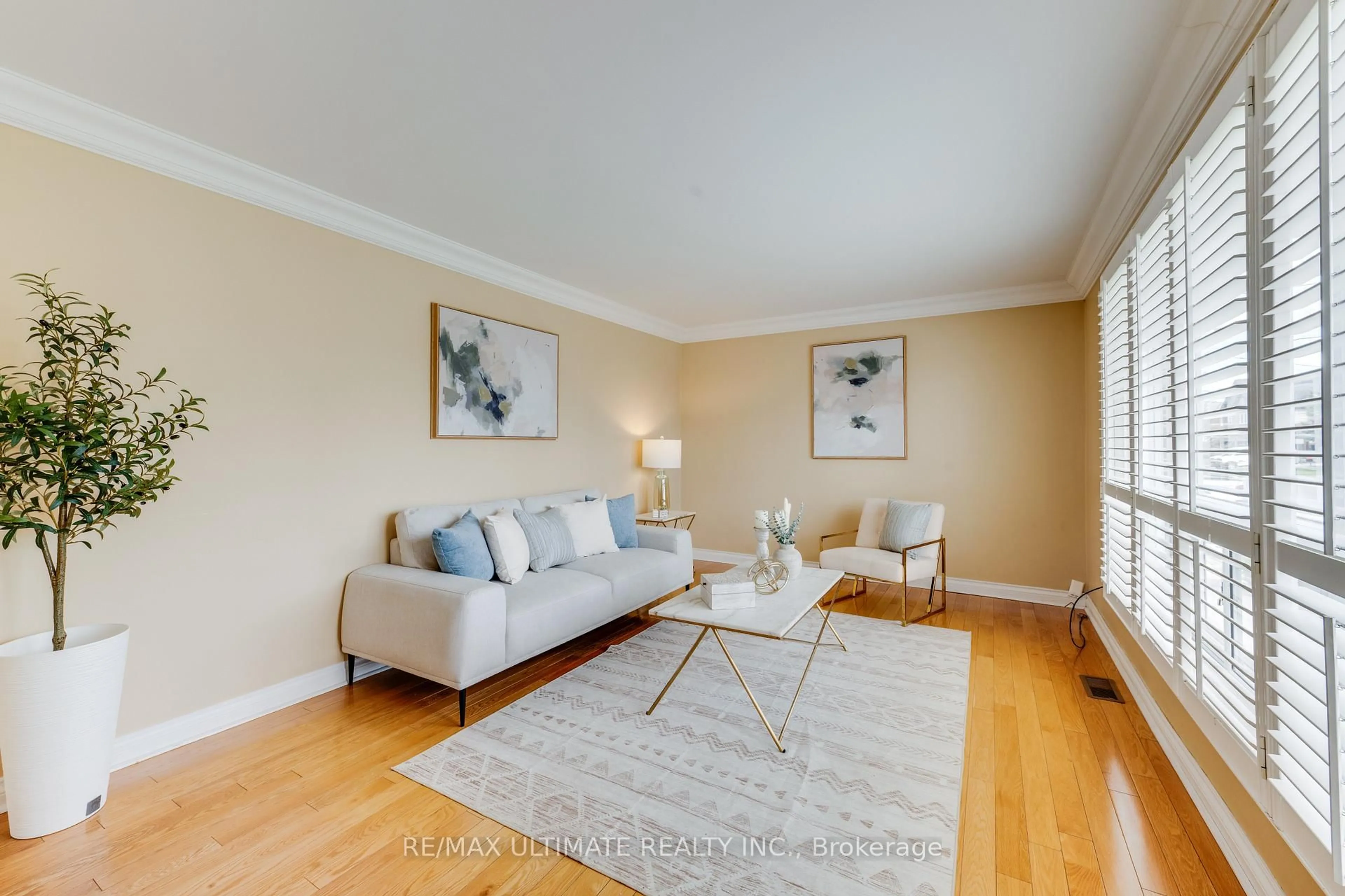 Living room with furniture, unknown for 164 Katherine Rd, Toronto Ontario M3K 1J7