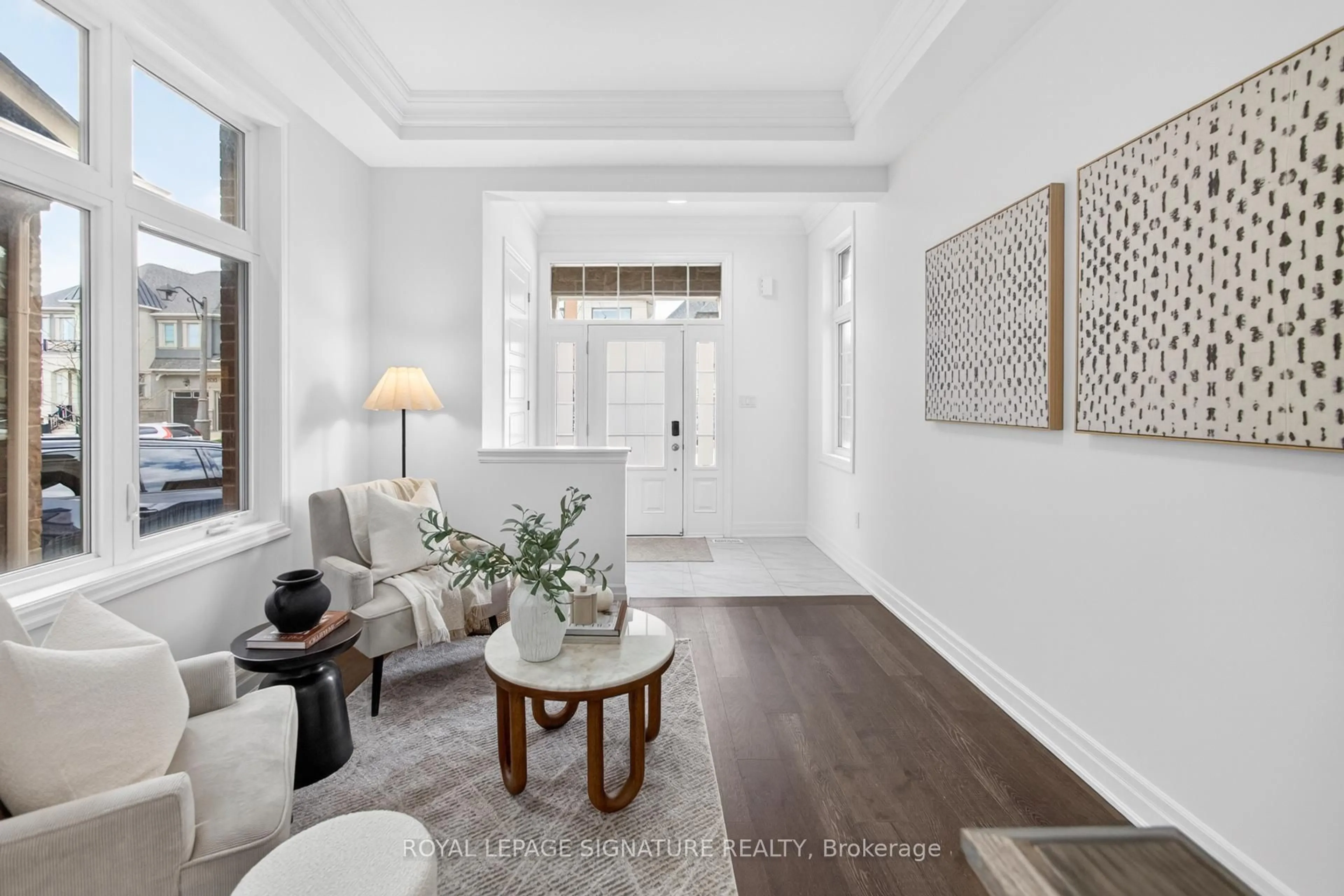 Indoor entryway for 1493 Ford Strathy Cres, Oakville Ontario L6H 3W9