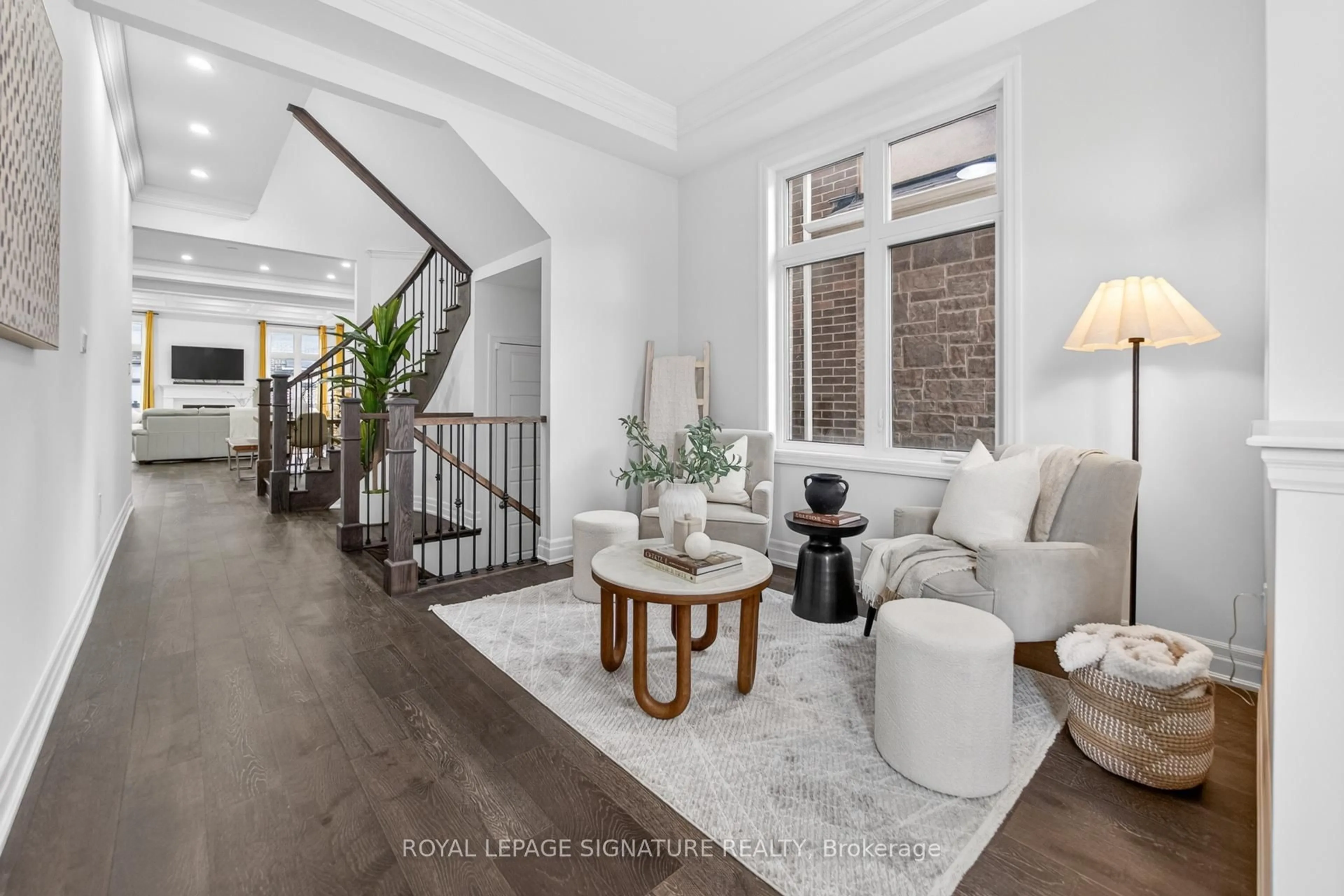 Indoor entryway for 1493 Ford Strathy Cres, Oakville Ontario L6H 3W9