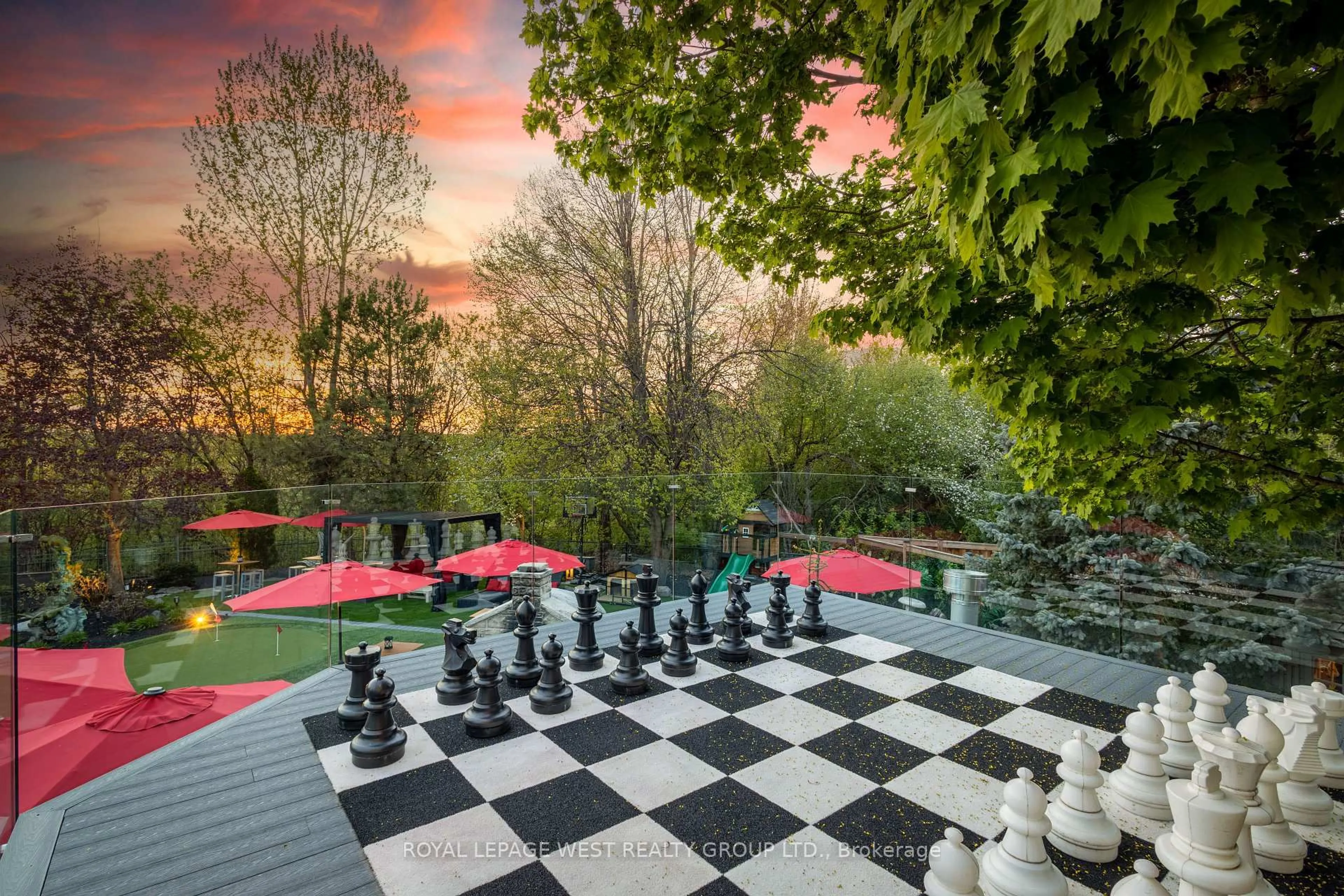 Patio, street for 24 McArthur Hts, Brampton Ontario L6Z 3N2