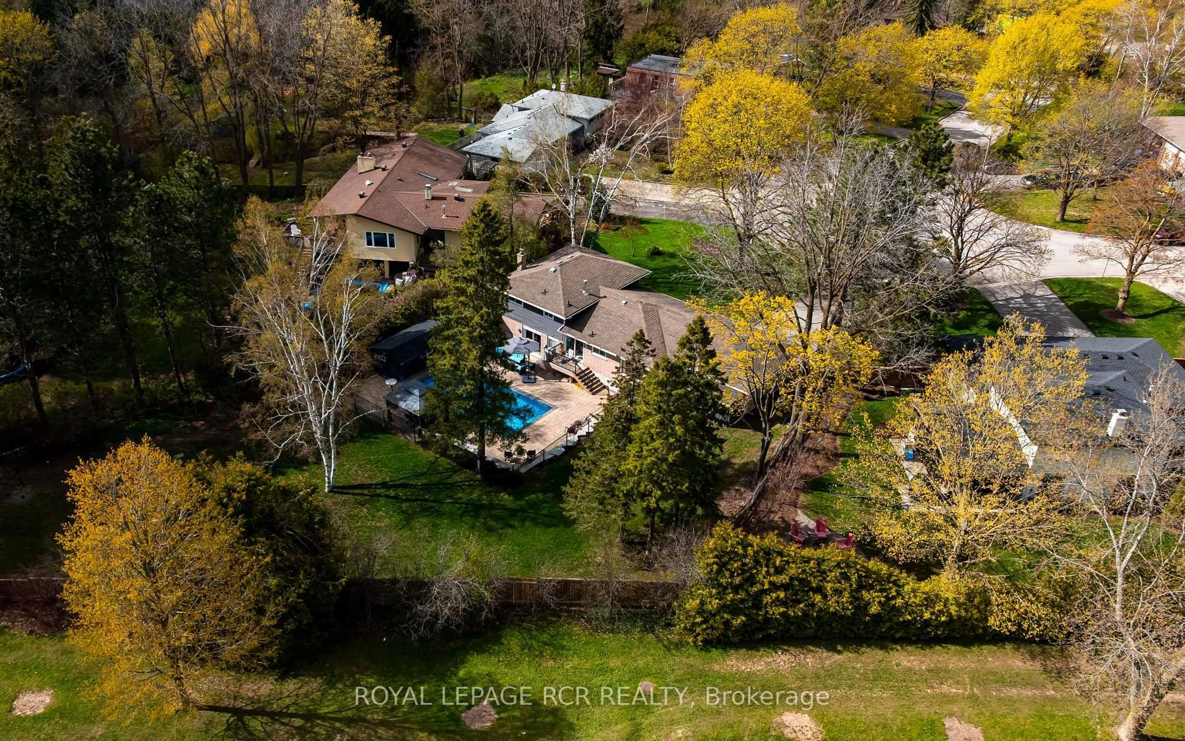 A pic from outside/outdoor area/front of a property/back of a property/a pic from drone, water/lake/river/ocean view for 48 Glenforest Rd, Orangeville Ontario L9W 1A5