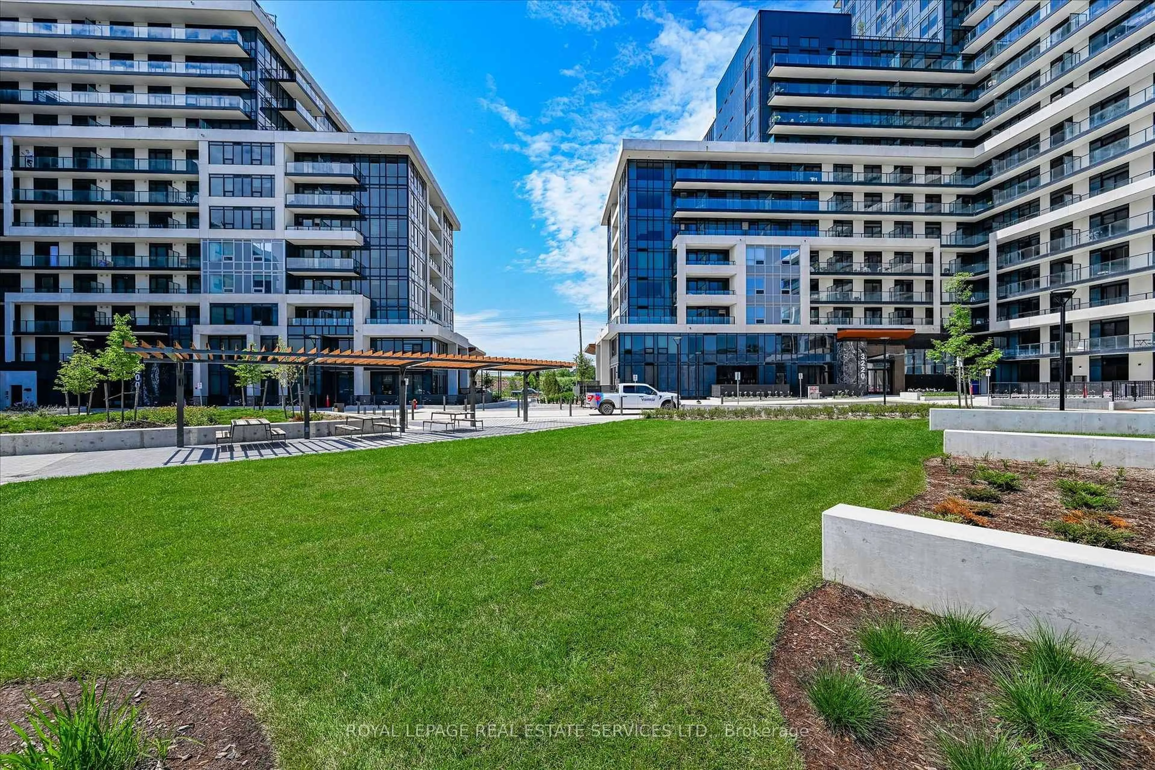 Patio, unknown for 3220 William Coltson Ave #314, Oakville Ontario L6H 7X9