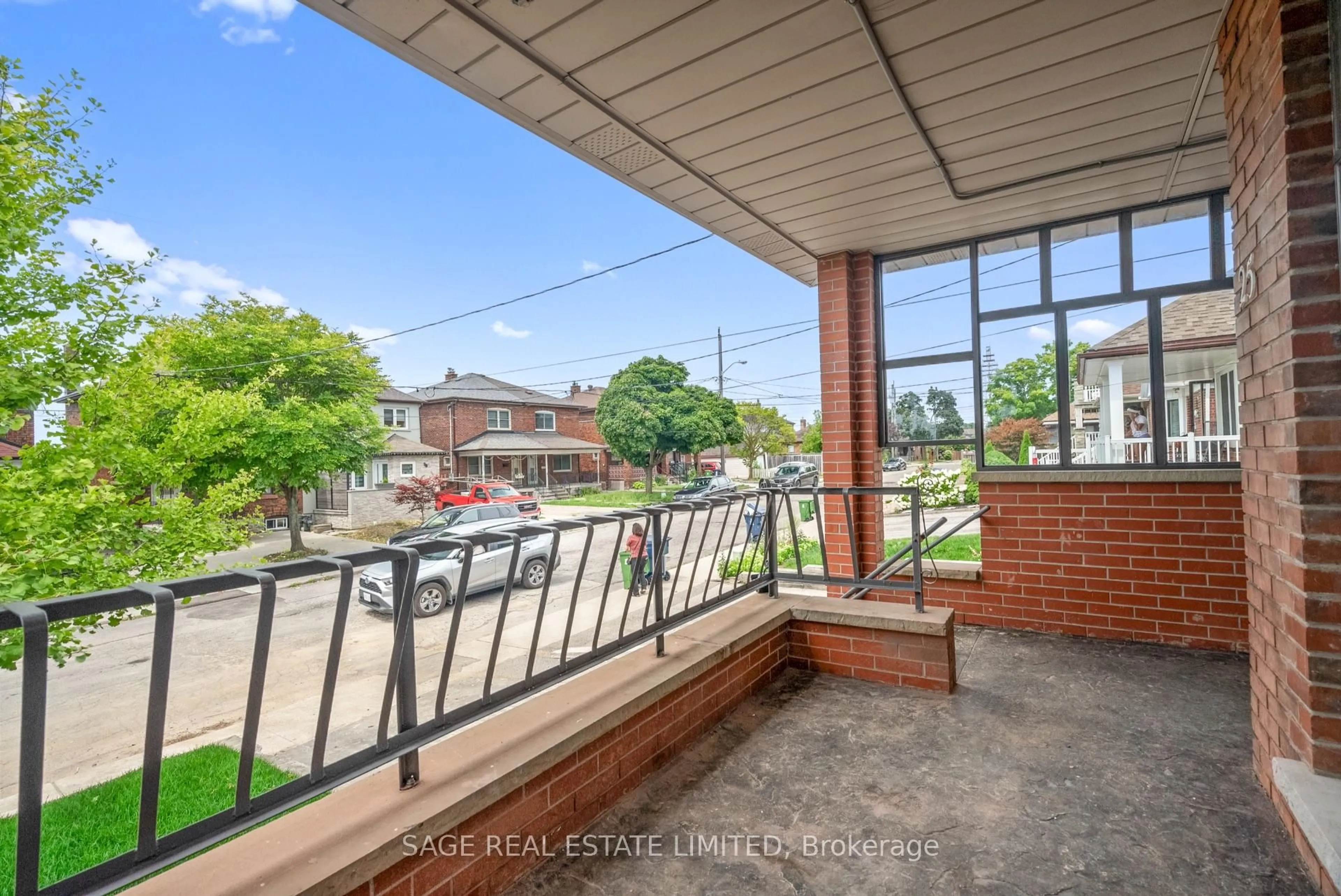 Patio, unknown for 25 Chamberlain Ave, Toronto Ontario M6E 4J7