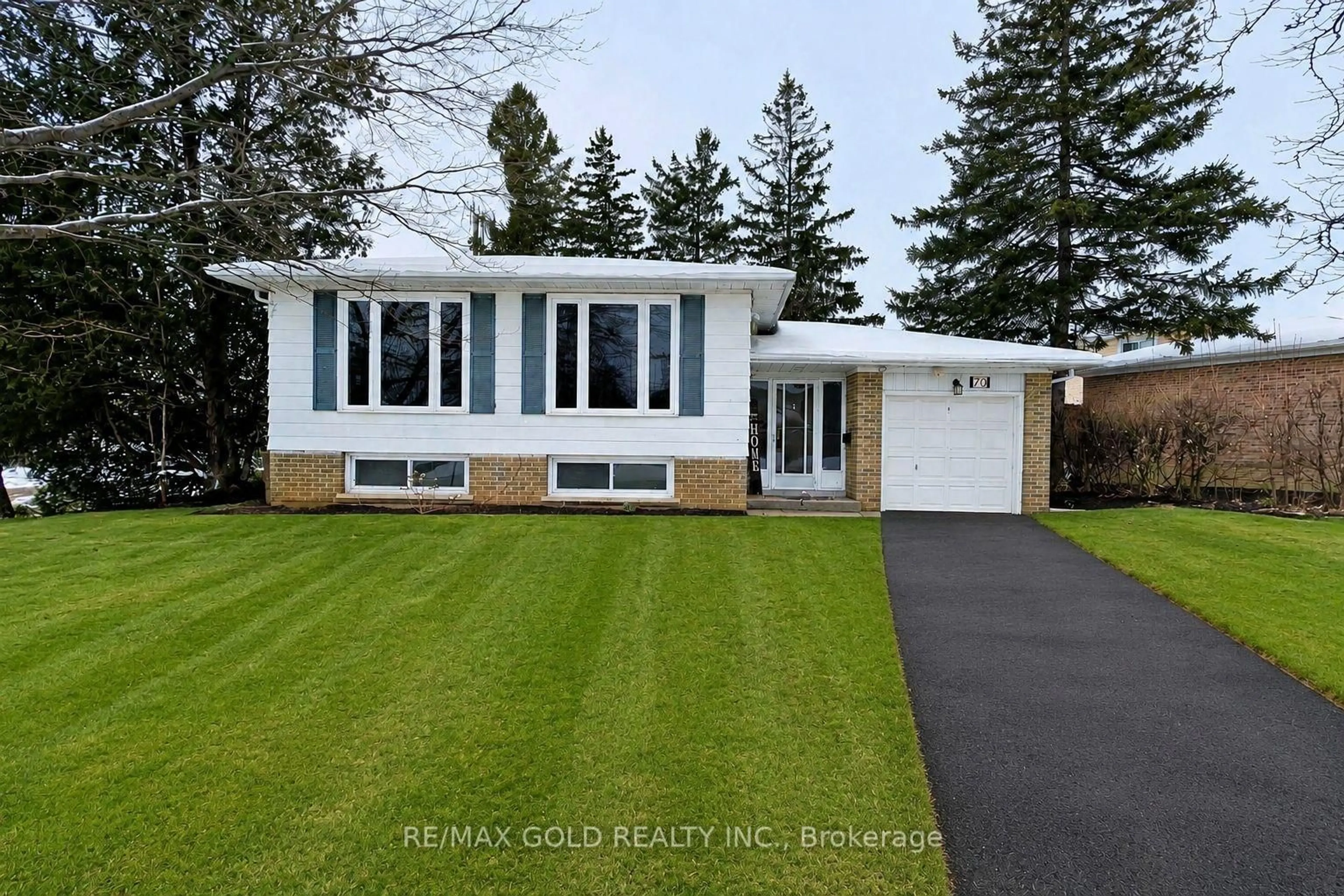 Home with vinyl exterior material, street for 70 Greystone Cres, Halton Hills Ontario L7G 1G9