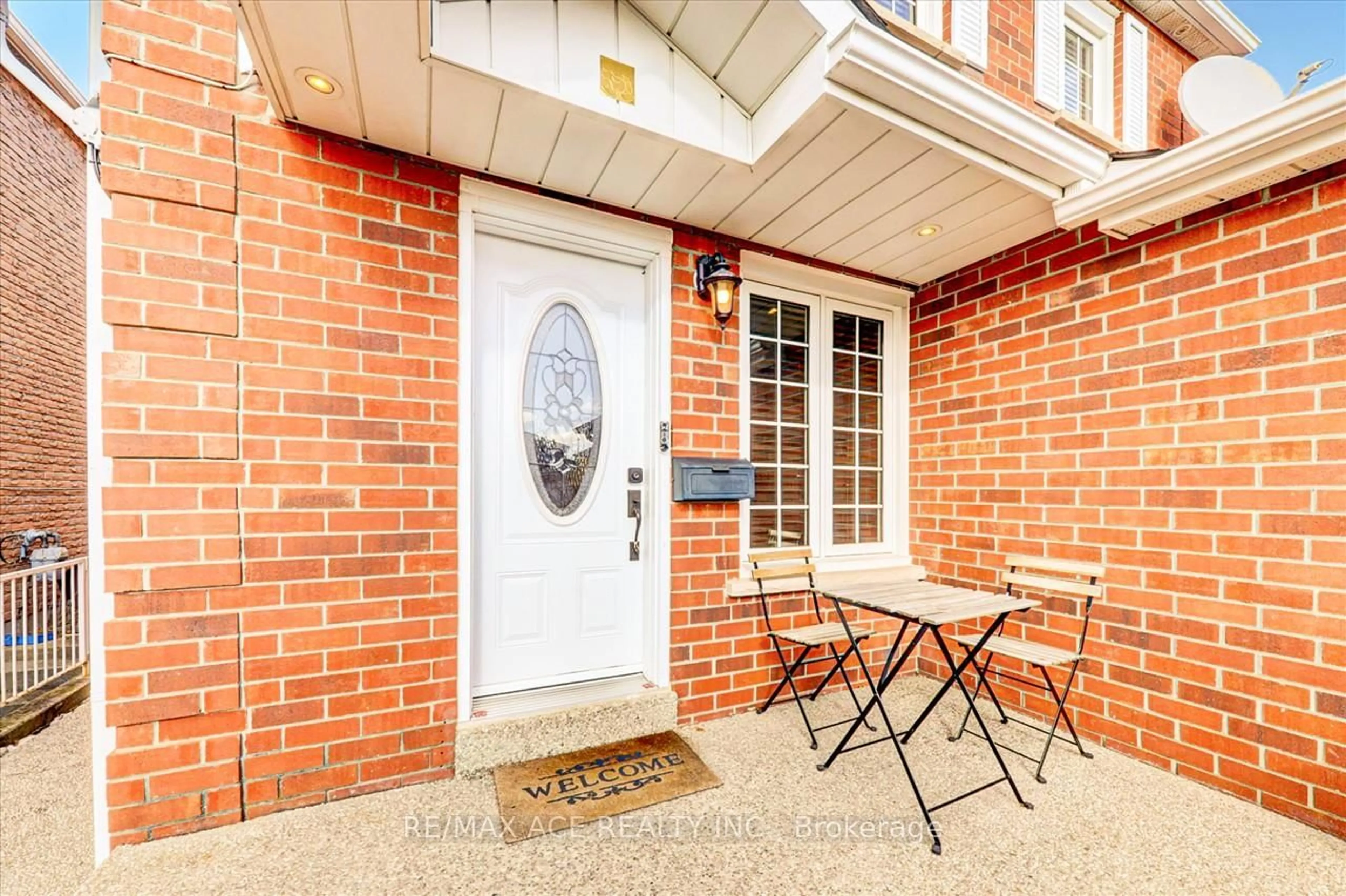 Patio, street for 3239 Valcourt Cres, Mississauga Ontario L5L 5G9