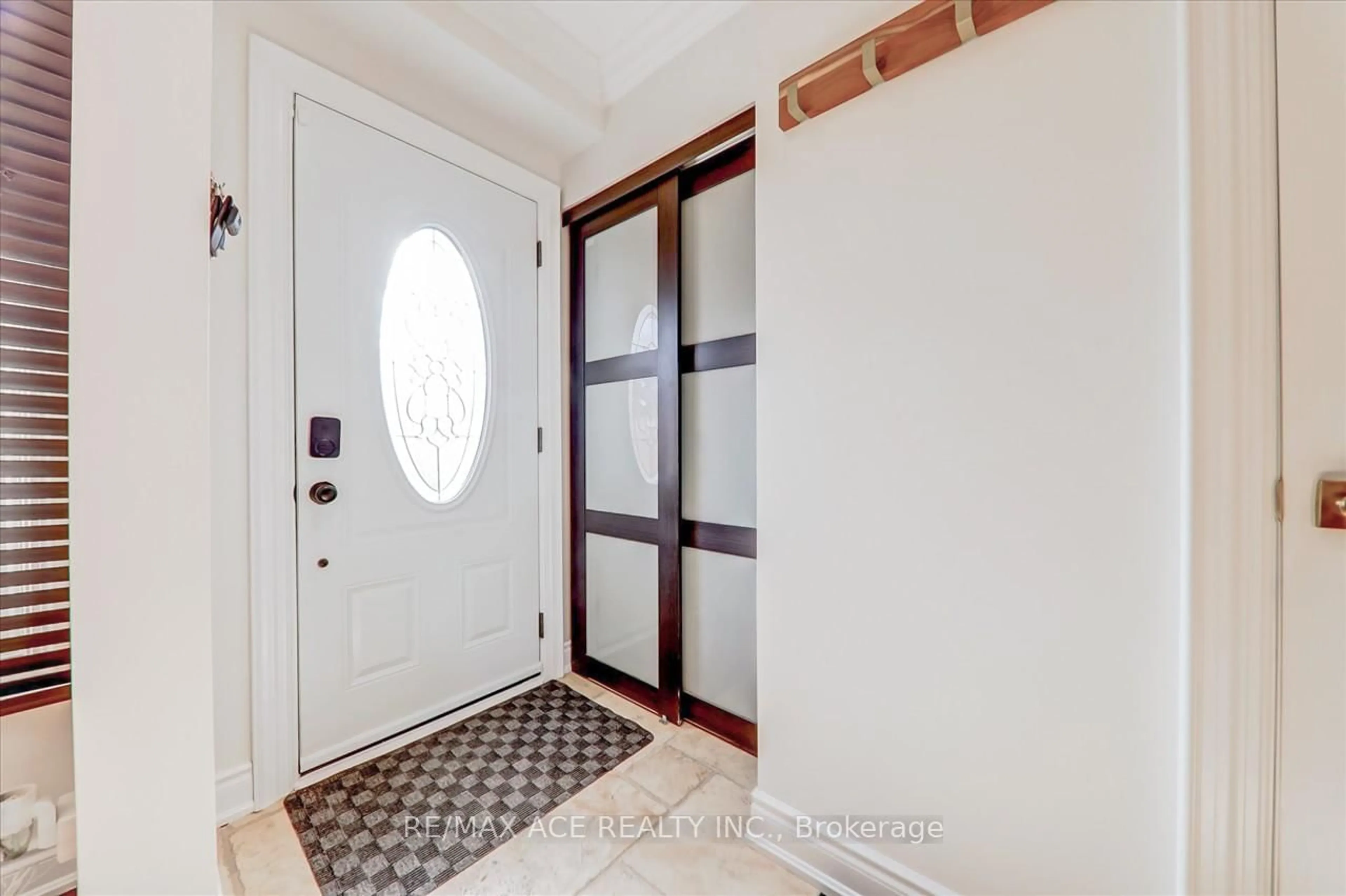 Indoor entryway for 3239 Valcourt Cres, Mississauga Ontario L5L 5G9