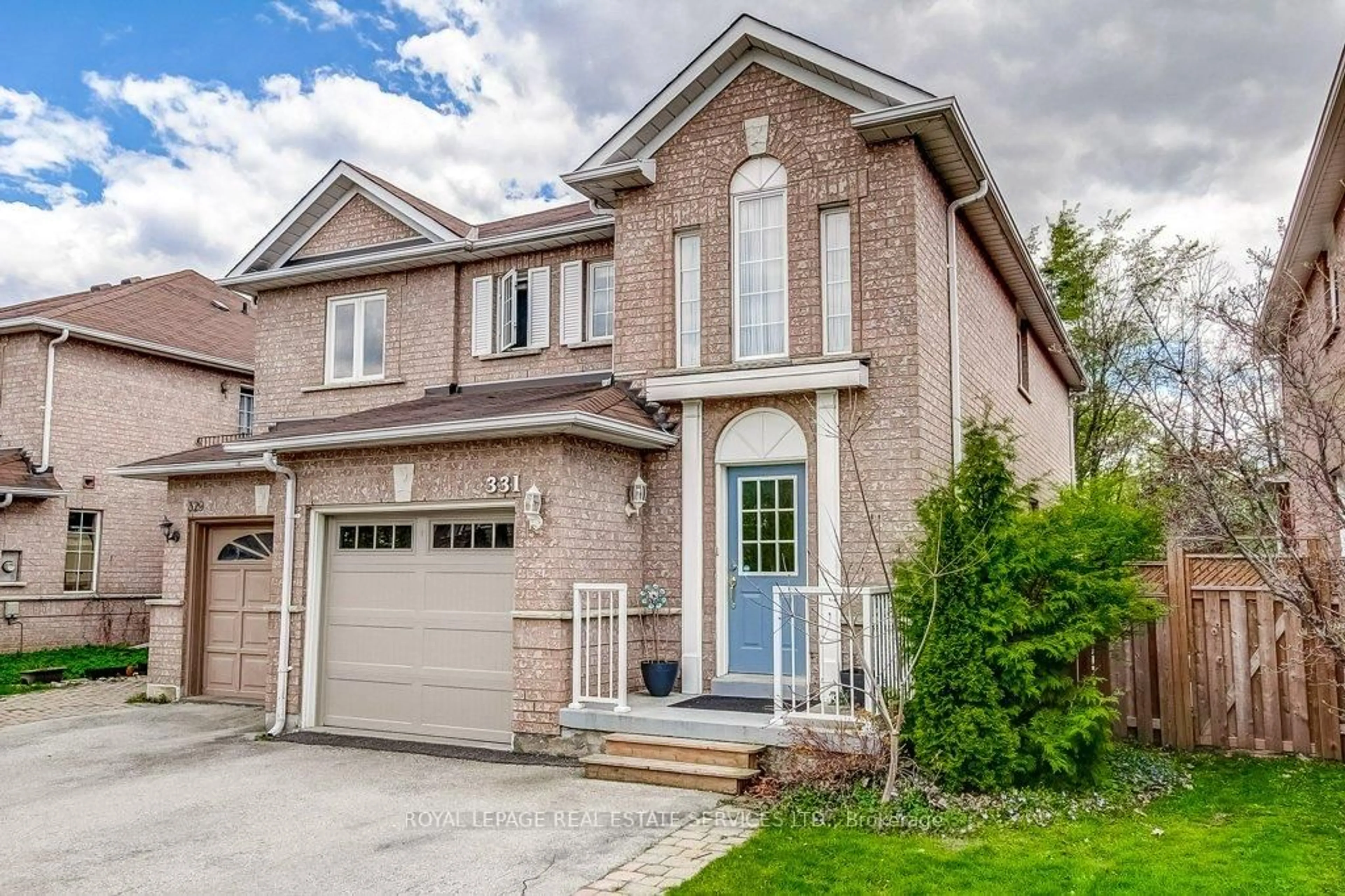 Home with brick exterior material, street for 331 Ravineview Way, Oakville Ontario L6H 6S5