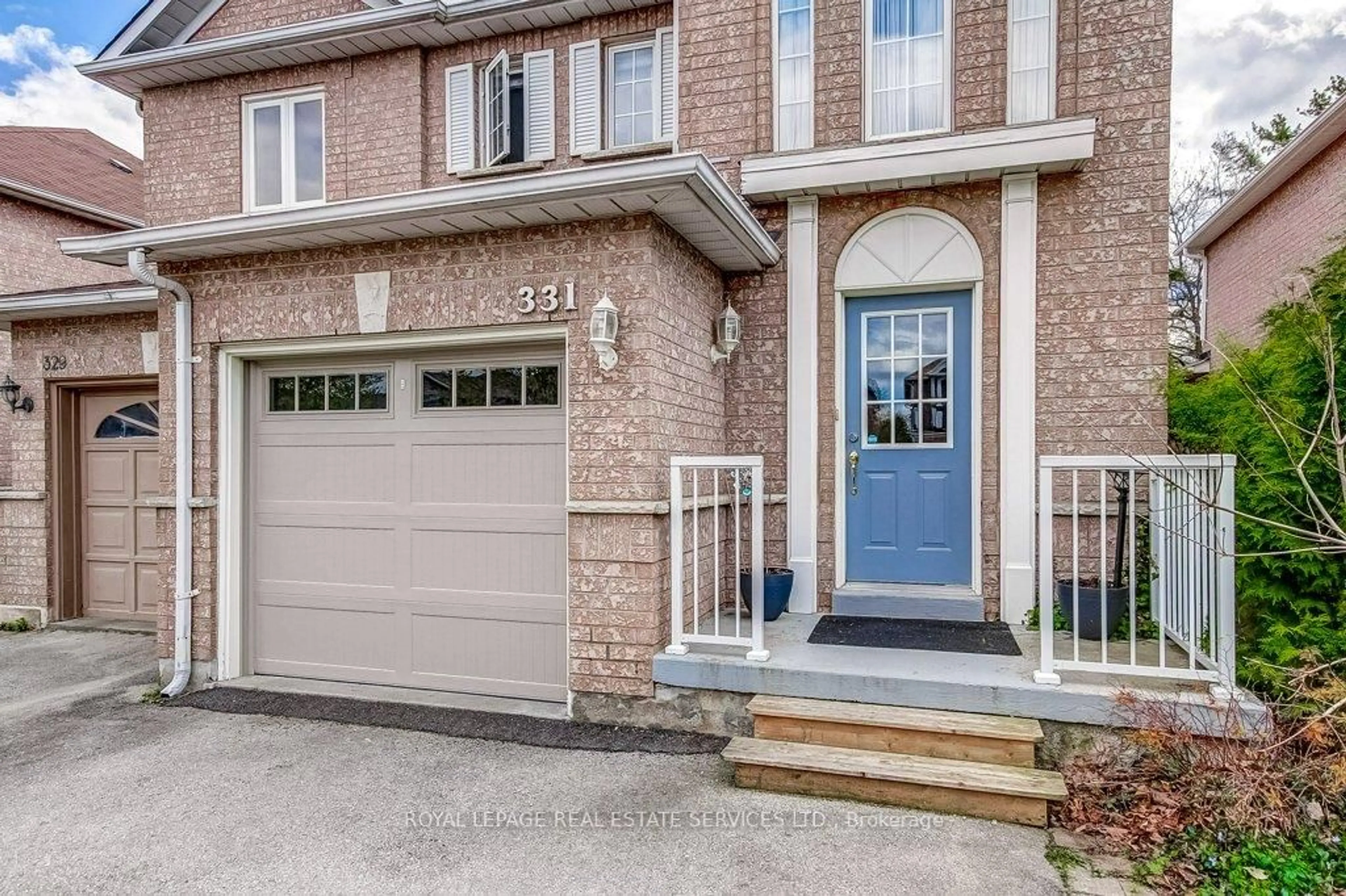 Home with brick exterior material, street for 331 Ravineview Way, Oakville Ontario L6H 6S5