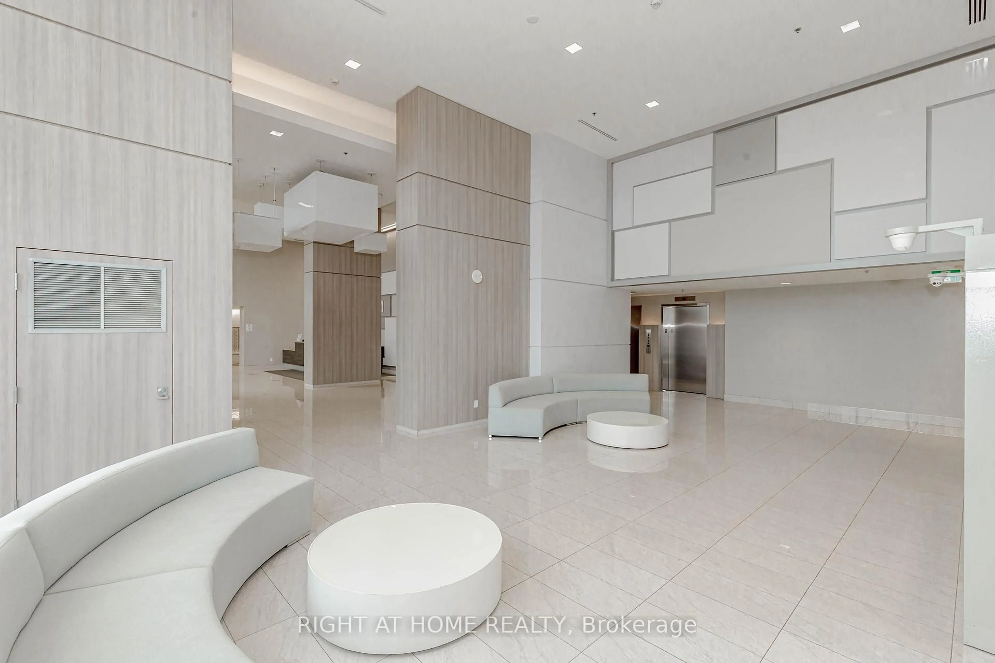 Indoor foyer for 2093 Fairview St #709, Burlington Ontario L7R 0E6