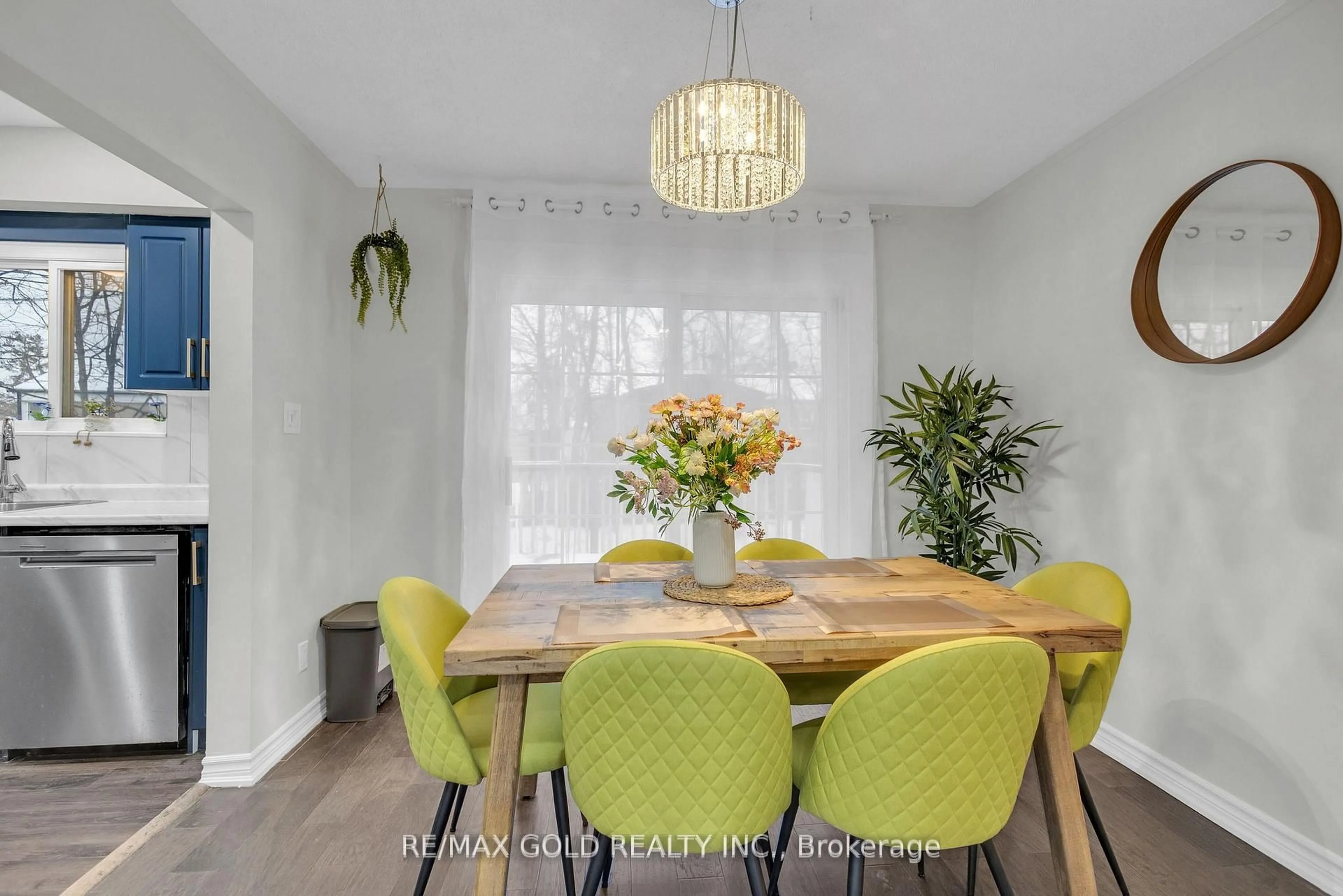 Dining room, wood/laminate floor for 462 Samford Pl, Oakville Ontario L6L 4E8