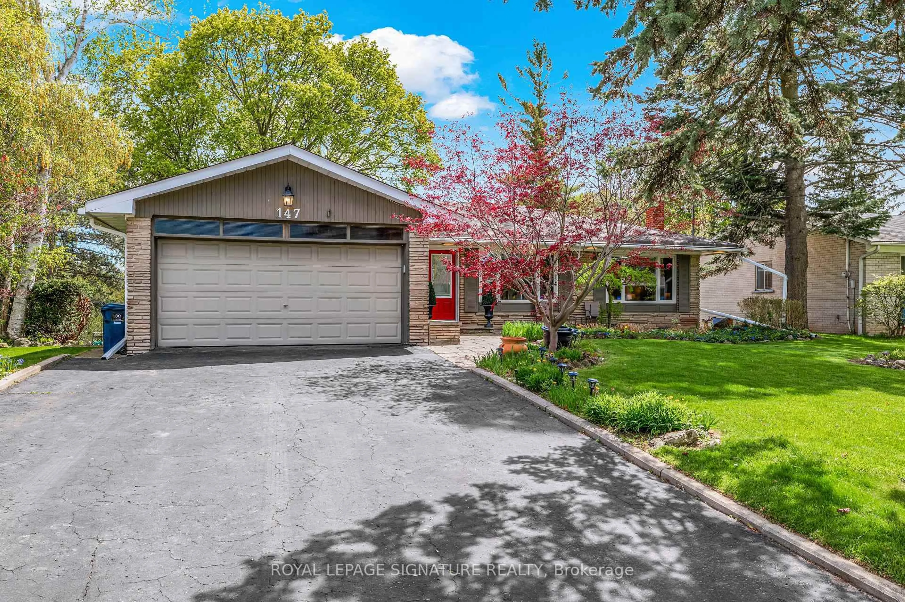Home with vinyl exterior material, street for 147 Verobeach Blvd, Toronto Ontario M9M 1R2