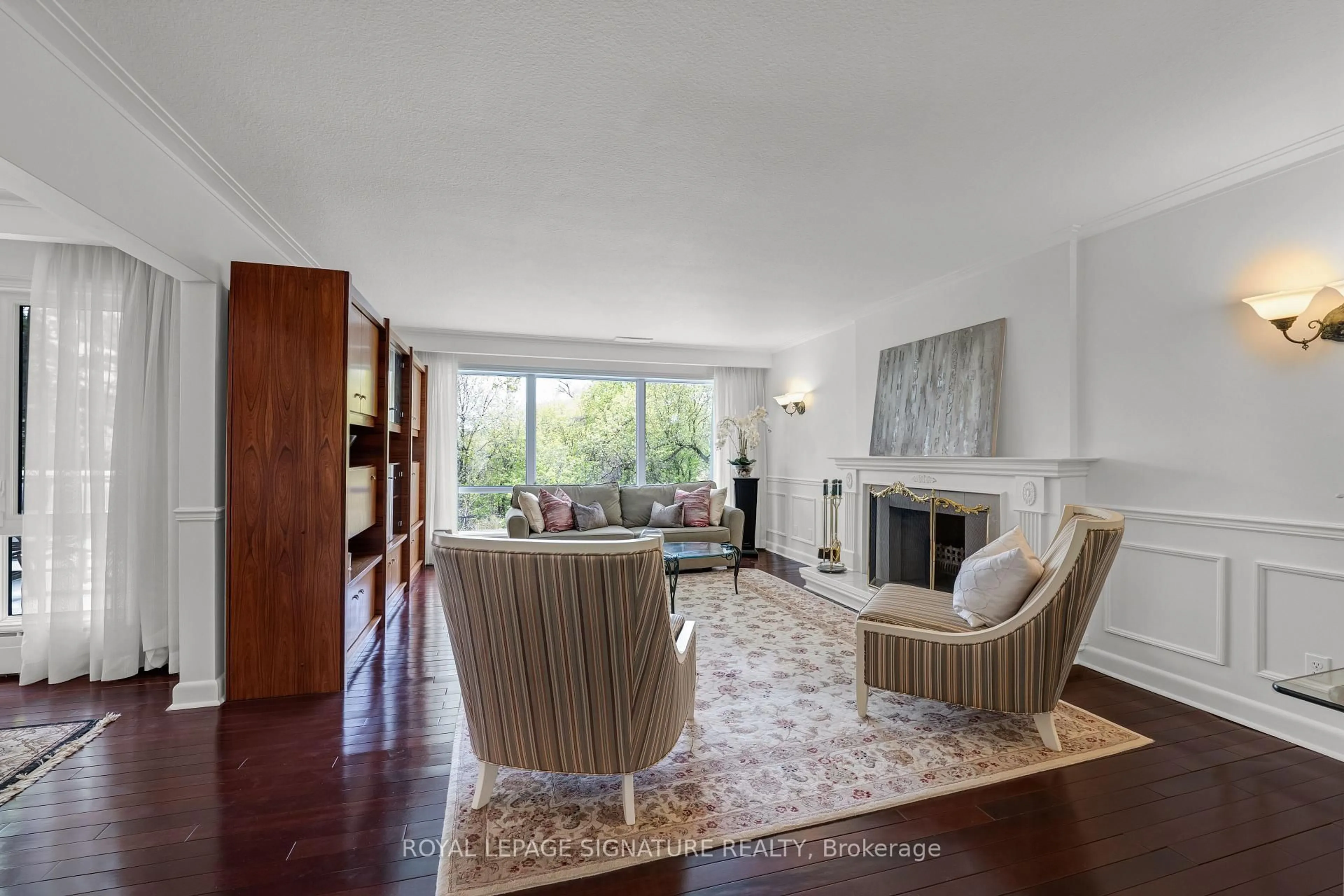 Living room with furniture, unknown for 147 Verobeach Blvd, Toronto Ontario M9M 1R2