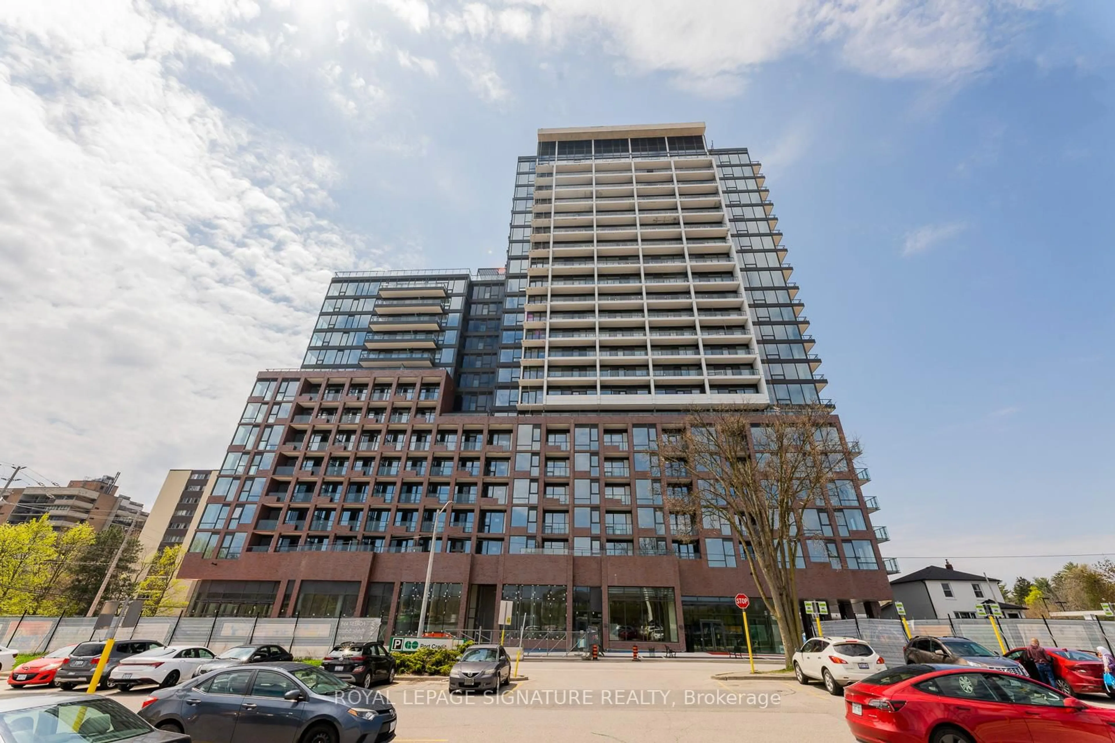 Unknown for 28 Ann St #210, Mississauga Ontario L5G 0E1
