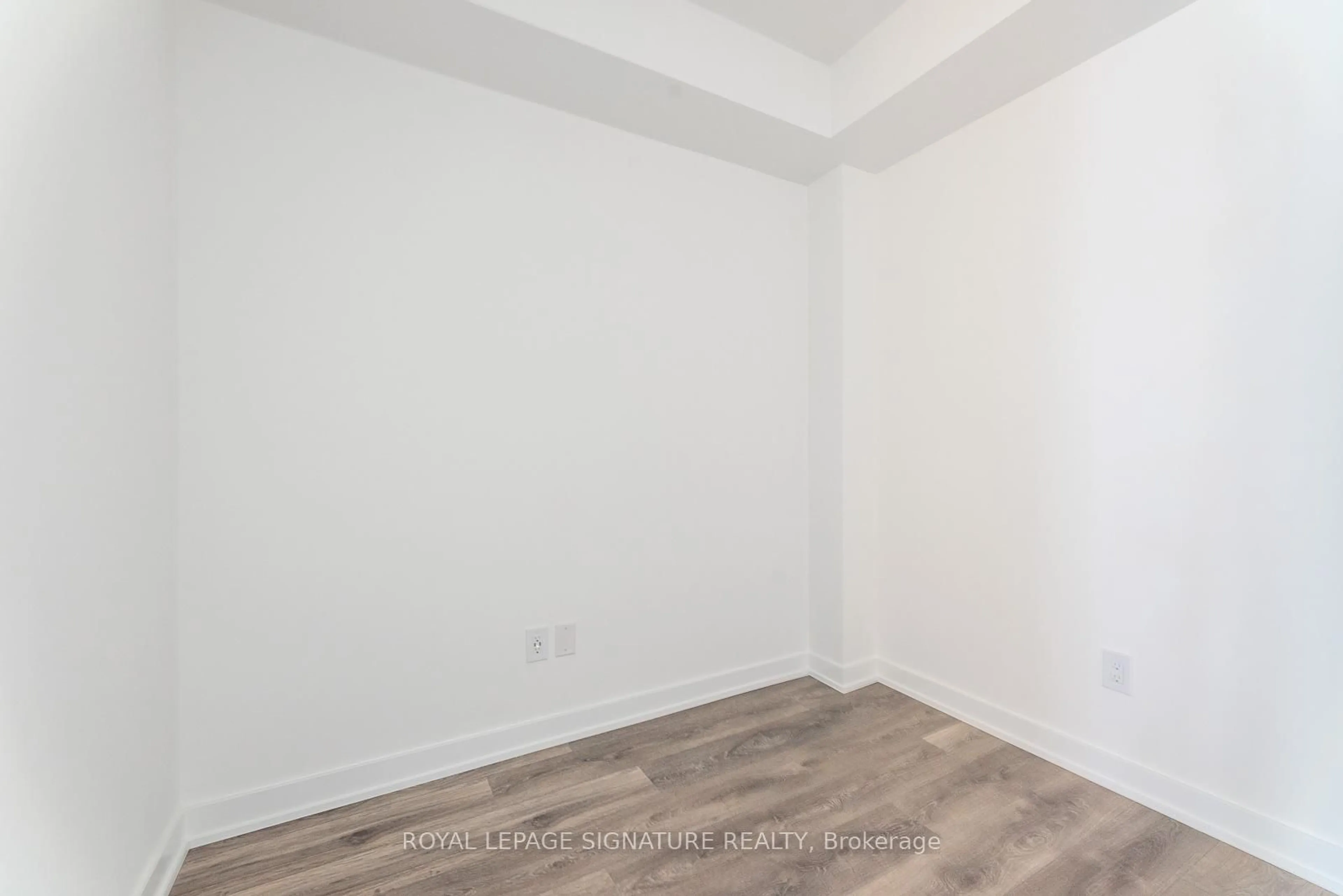 A pic of a room for 28 Ann St #210, Mississauga Ontario L5G 0E1