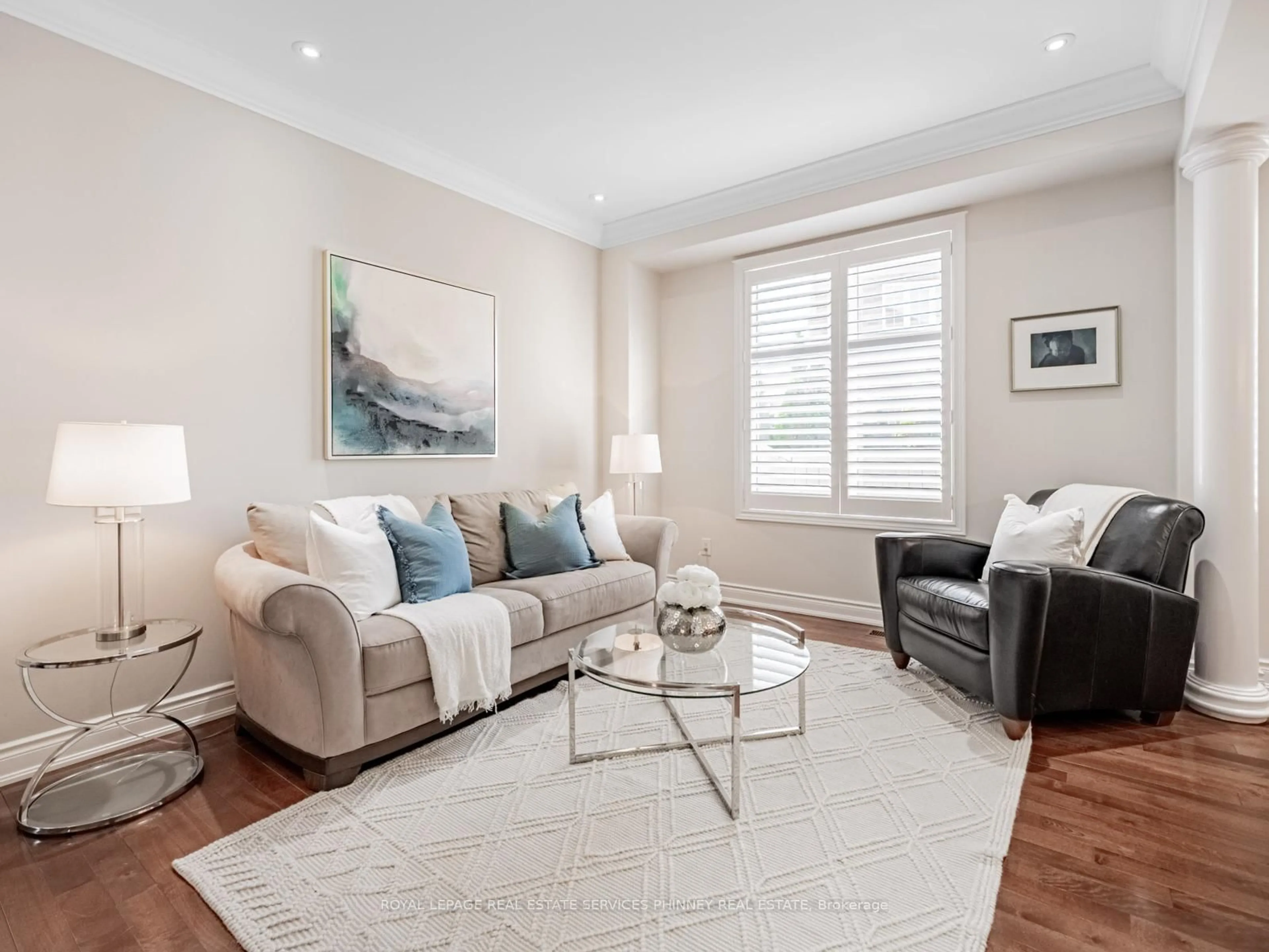 Living room with furniture, unknown for 130 Innville Cres, Oakville Ontario L6L 0B8
