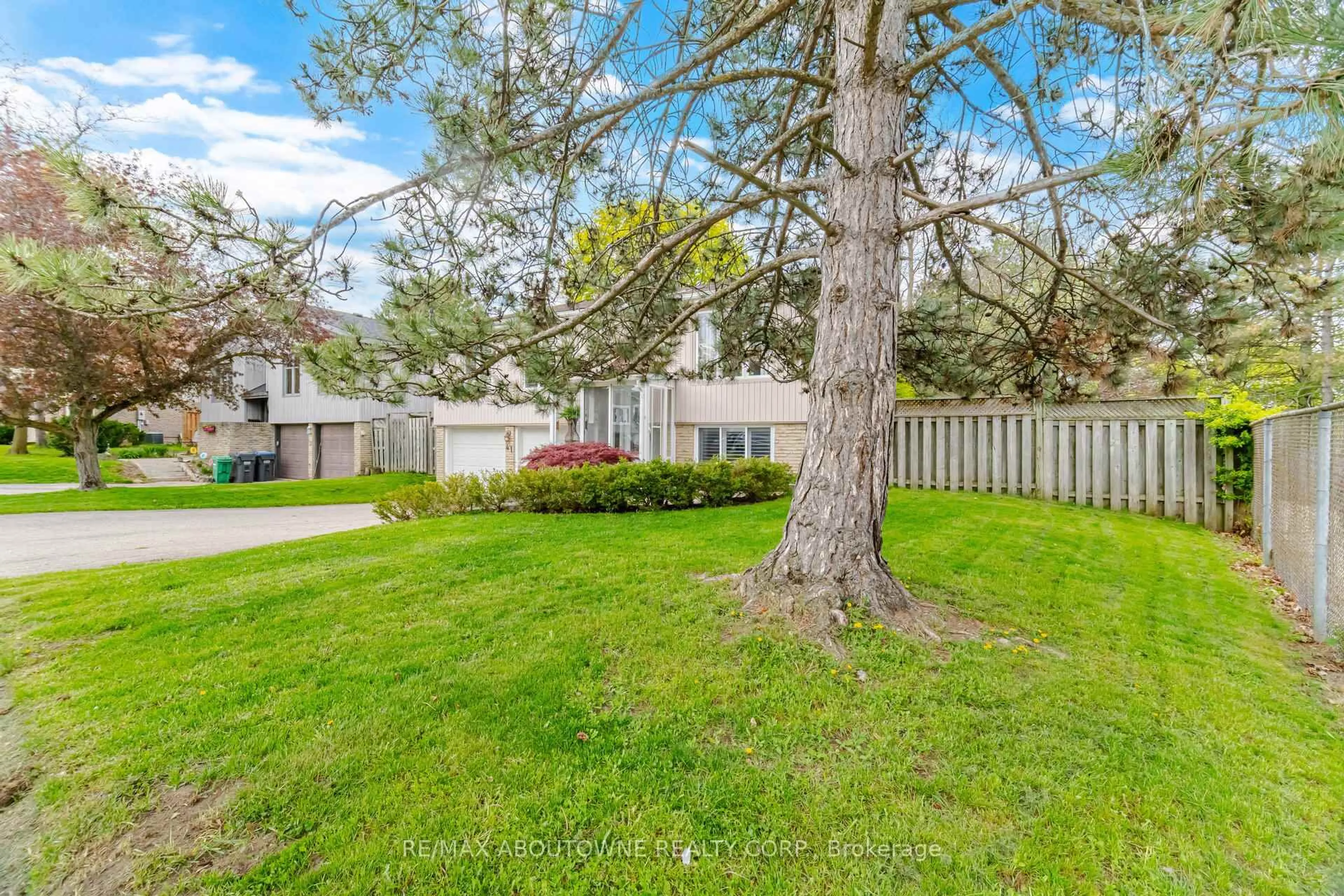 Patio, unknown for 41 Plainsman Rd, Mississauga Ontario L5N 1C4