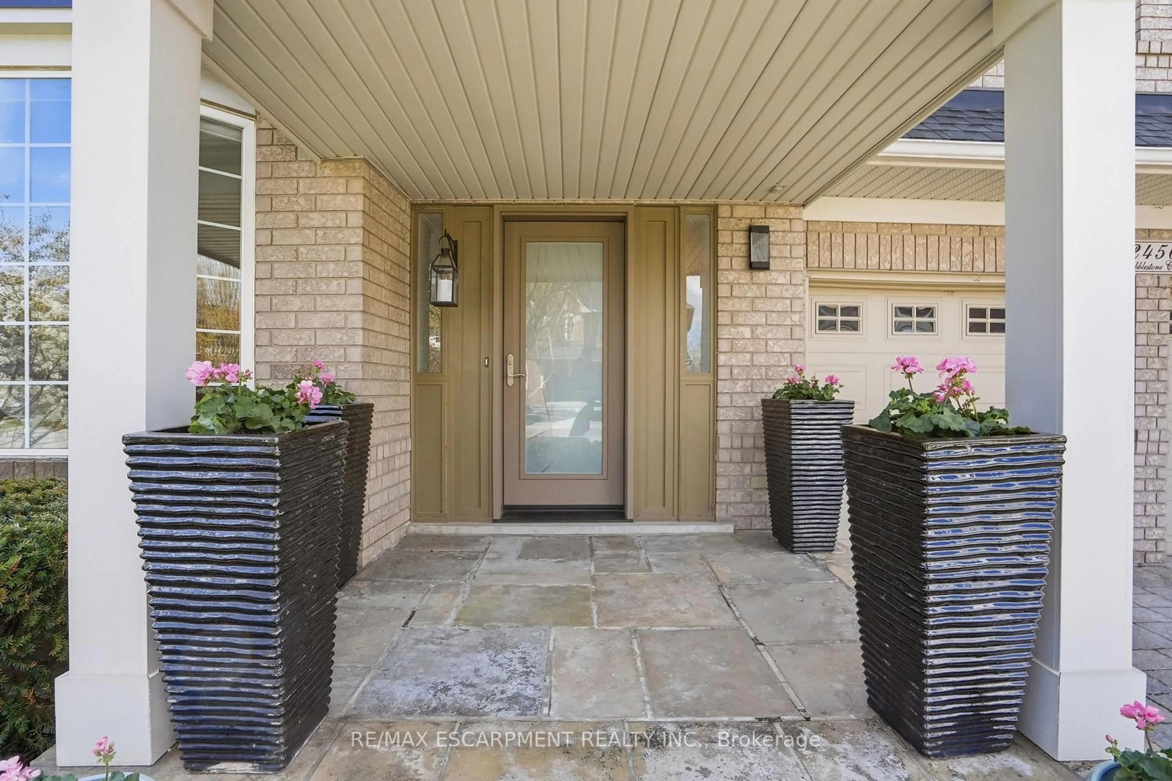 Indoor entryway for 2456 Pebblestone Crt, Oakville Ontario L6M 4C4