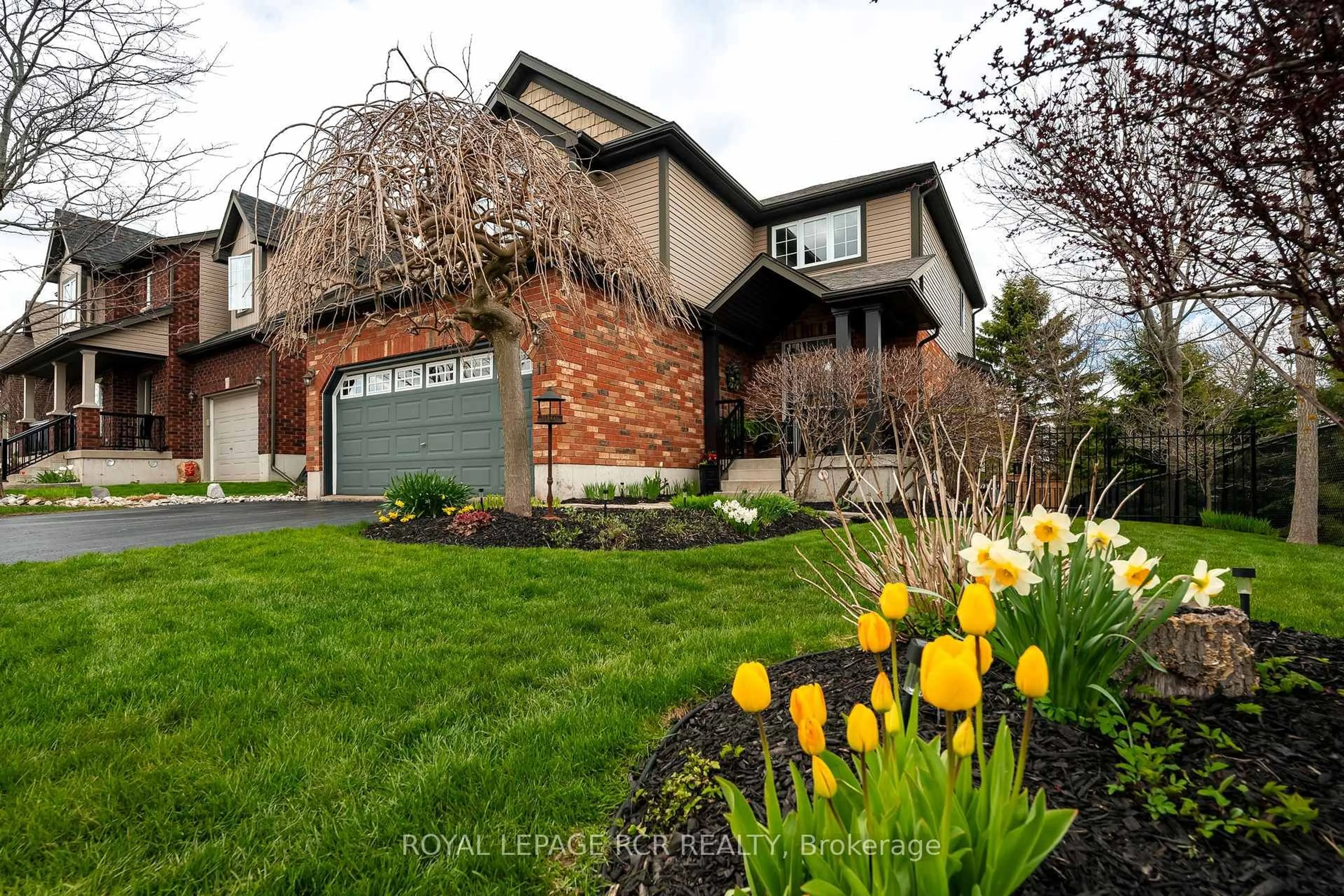 Home with brick exterior material, street for 11 Sandringham Circ, Orangeville Ontario L9W 0A6