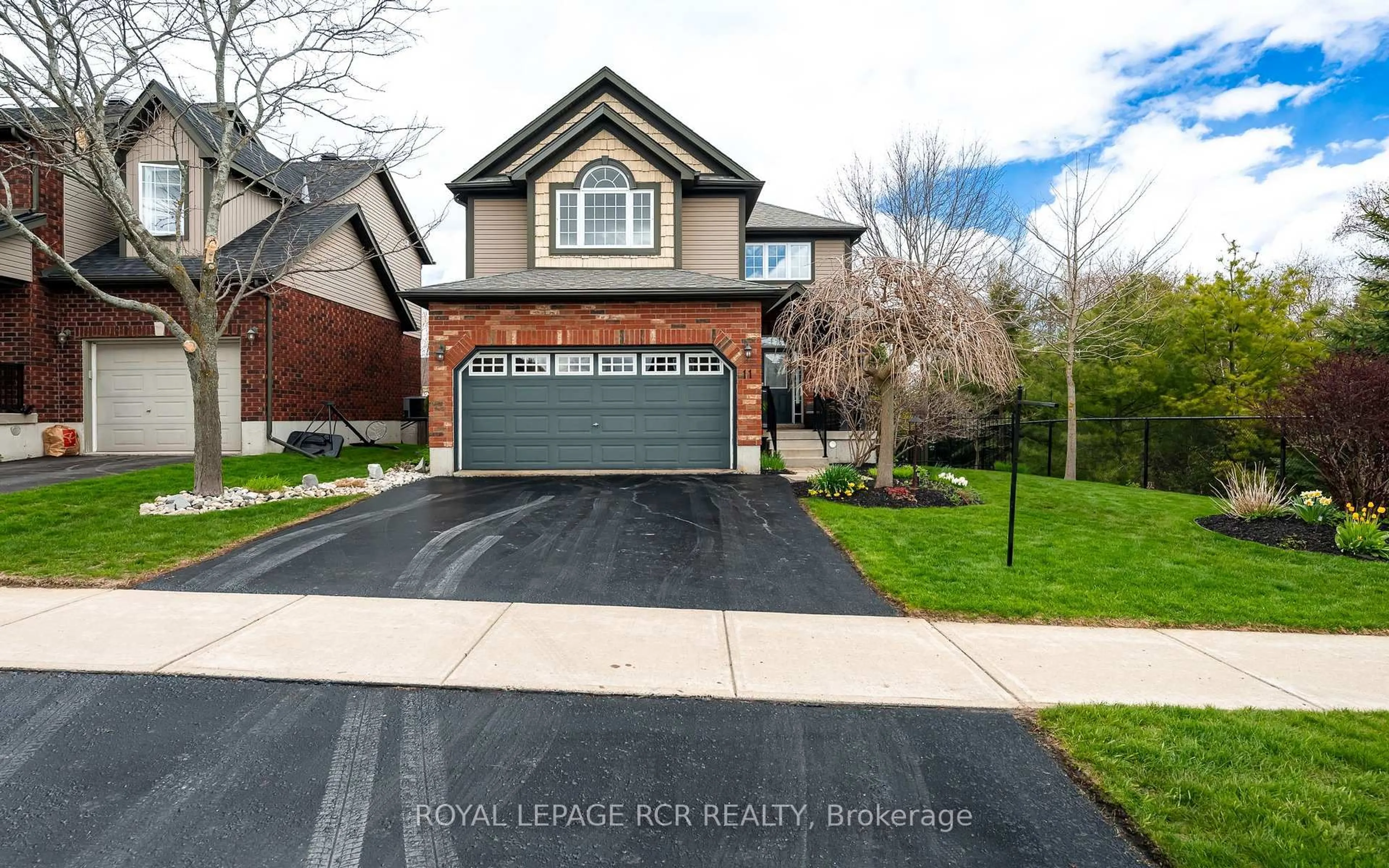 Home with brick exterior material, street for 11 Sandringham Circ, Orangeville Ontario L9W 0A6