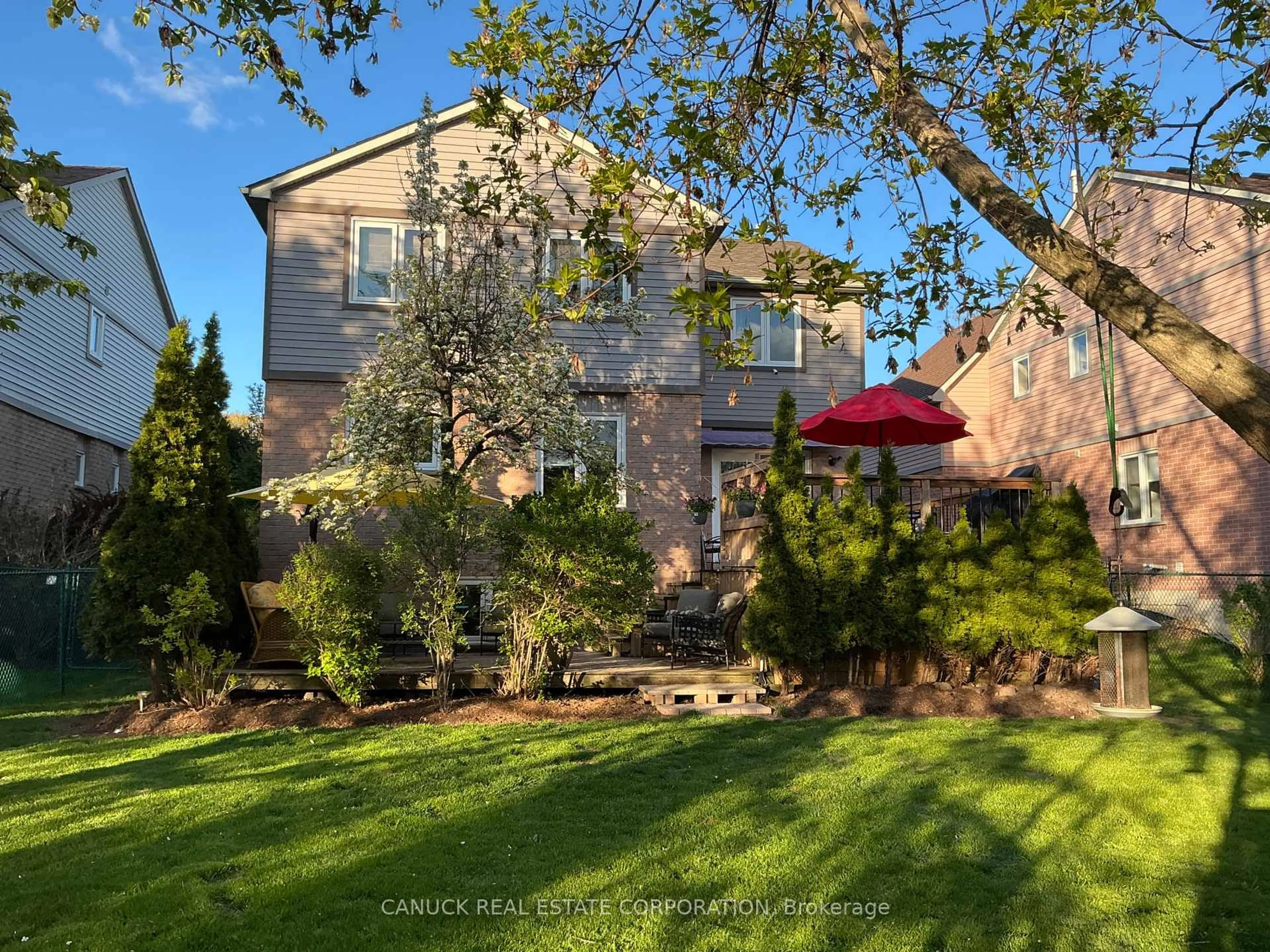 A pic from outside/outdoor area/front of a property/back of a property/a pic from drone, street for 7227 Windrush Crt, Mississauga Ontario L5N 6K1