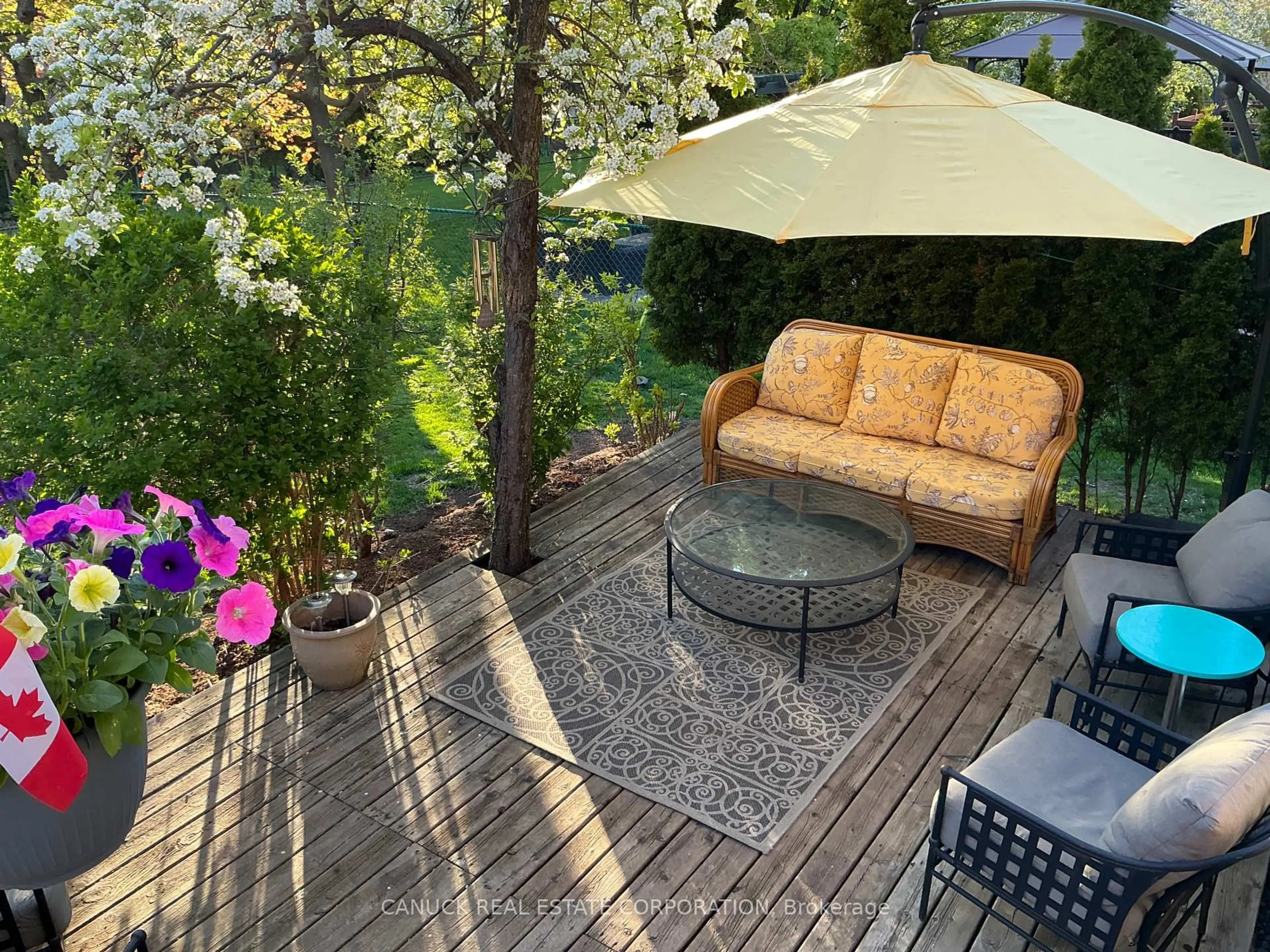 Patio, street for 7227 Windrush Crt, Mississauga Ontario L5N 6K1