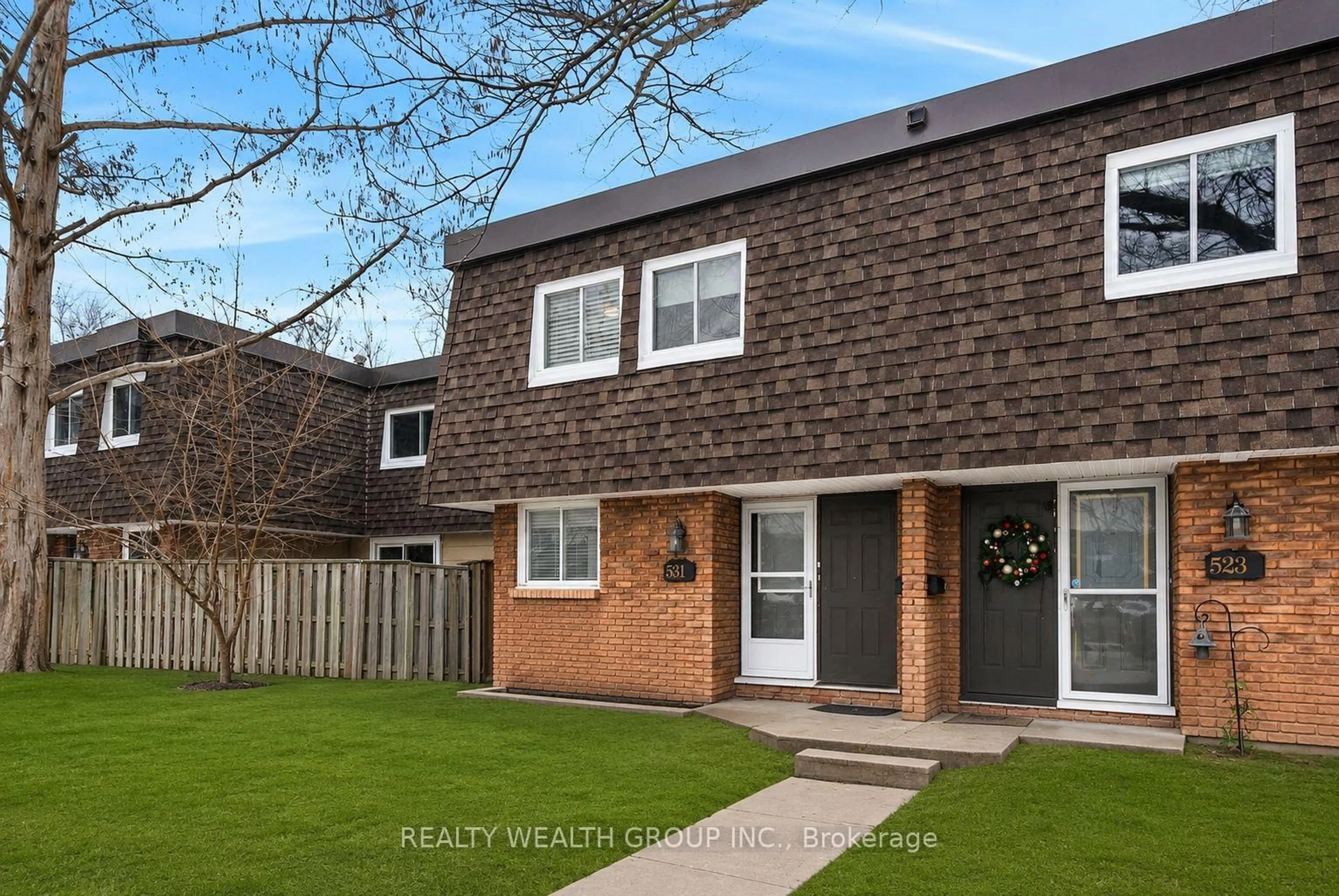 A pic from outside/outdoor area/front of a property/back of a property/a pic from drone, street for 521 Timber Lane #39, Burlington Ontario L7L 4B1