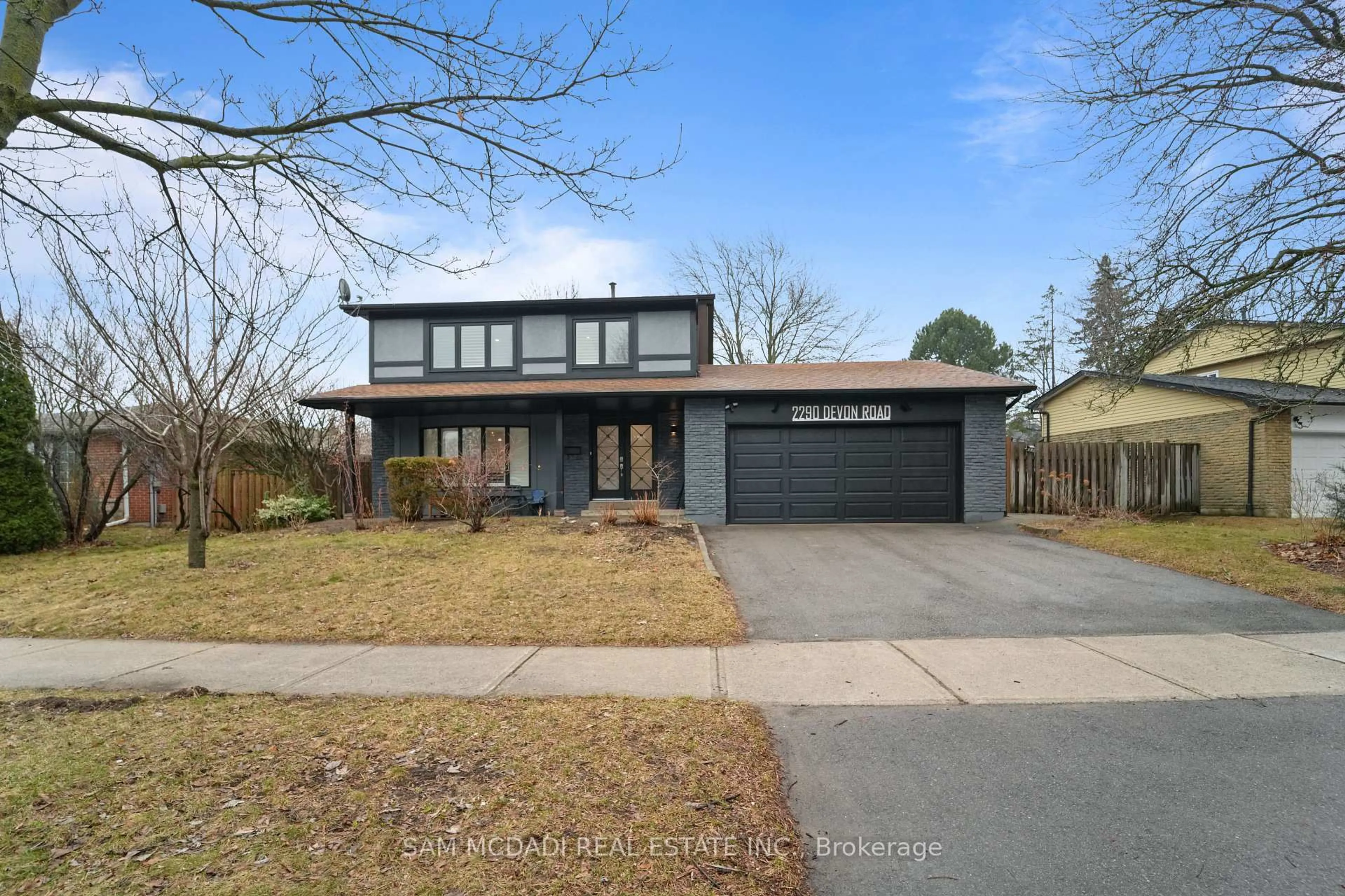 Home with brick exterior material, street for 2290 Devon Rd, Oakville Ontario L6J 5R4