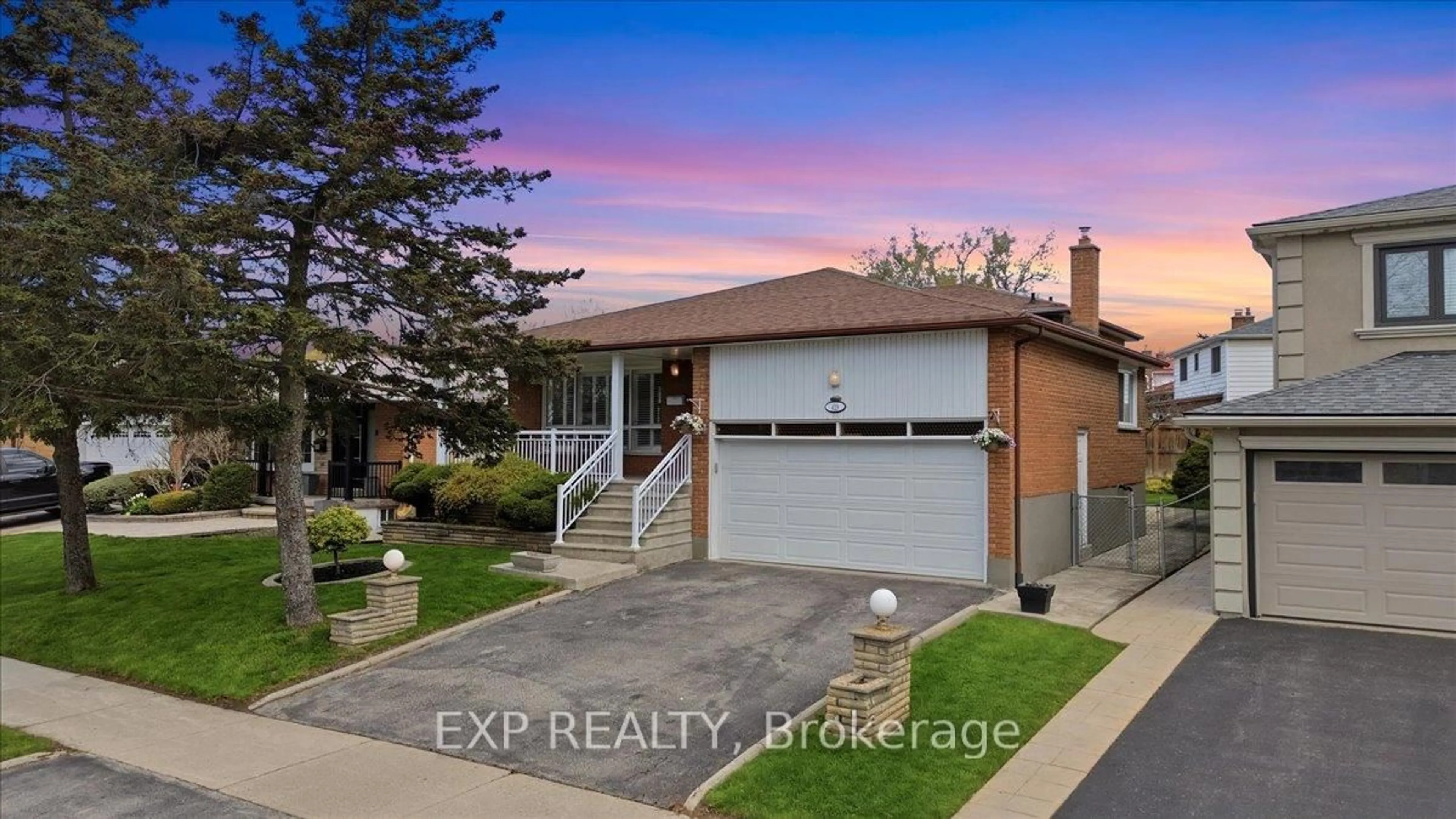 Home with brick exterior material, street for 419 Michelle Row, Mississauga Ontario L5A 3H2