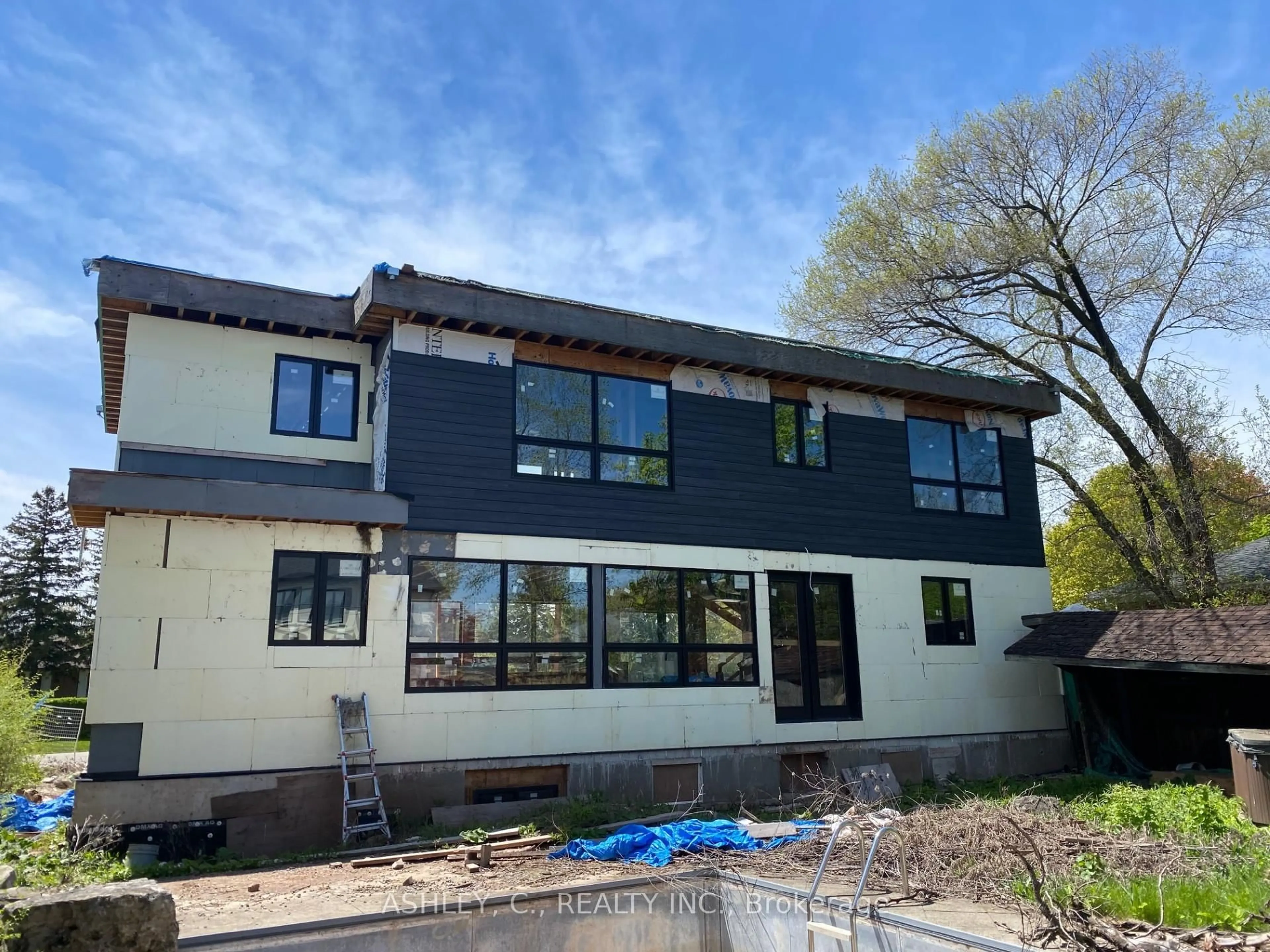 Home with vinyl exterior material, building for 604 Trudale Crt, Oakville Ontario L6L 4H1