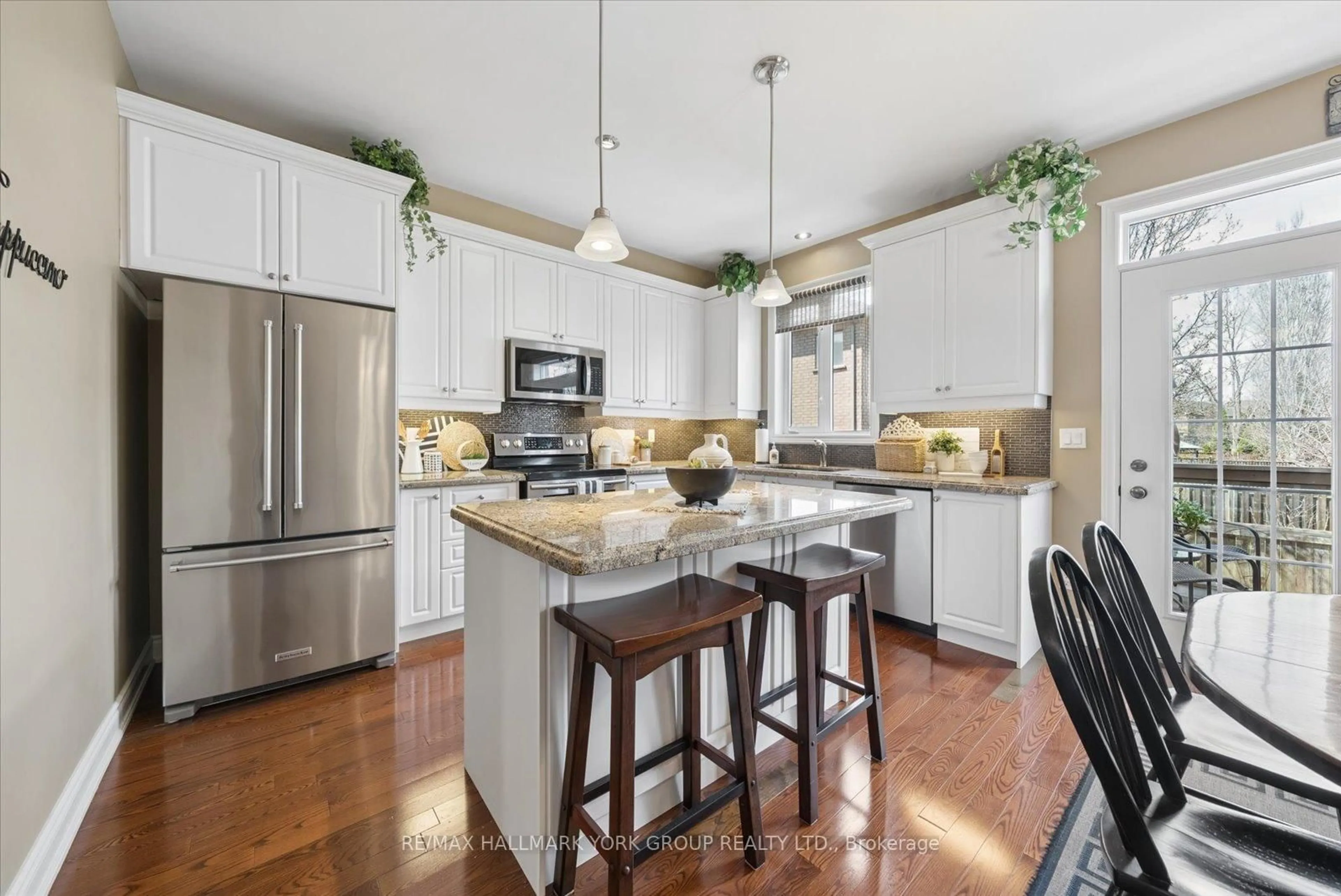 Open concept kitchen, ceramic/tile floor for 202 Duskywing Way, Oakville Ontario L6L 6X4