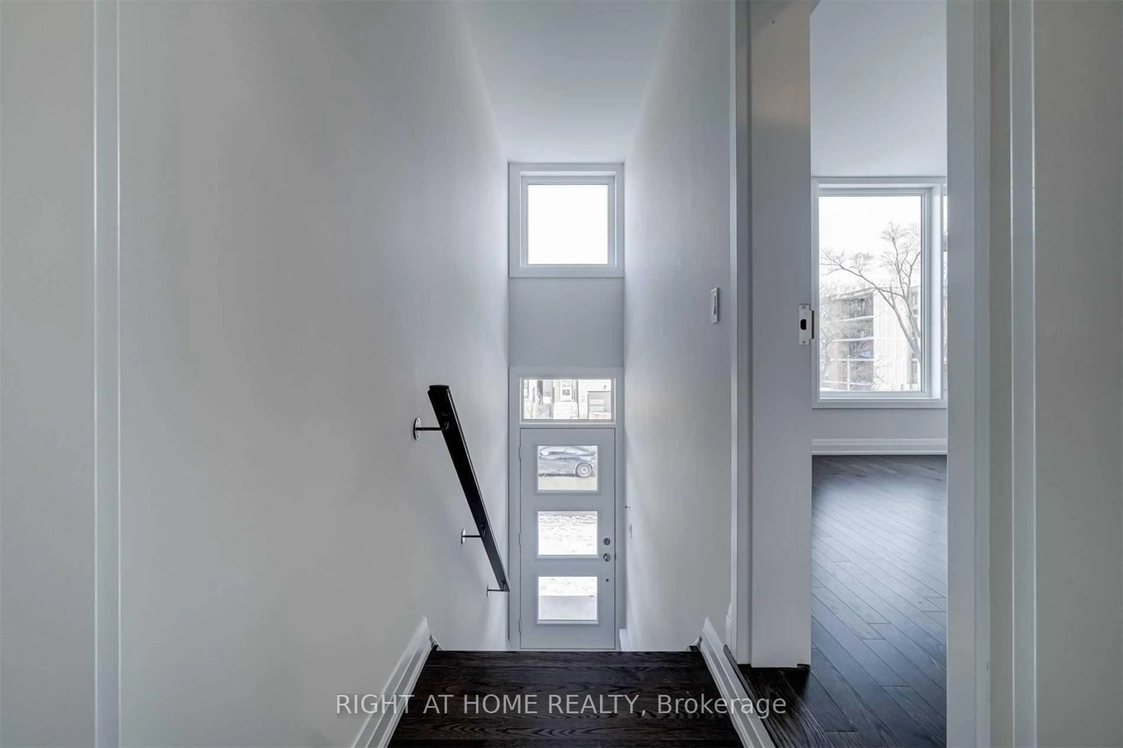 Indoor entryway for 8 Creekbank Rd, Toronto Ontario M6L 0A4