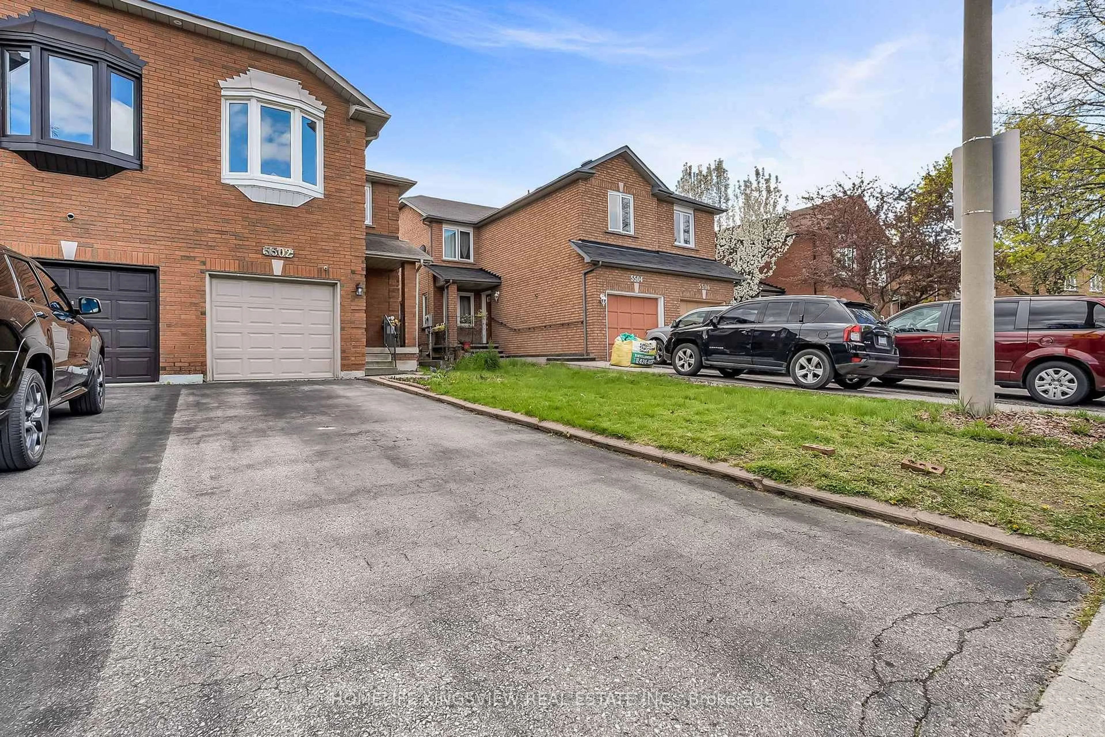 Home with brick exterior material, street for 5502 Cosmic Cres, Mississauga Ontario L4Z 3R9
