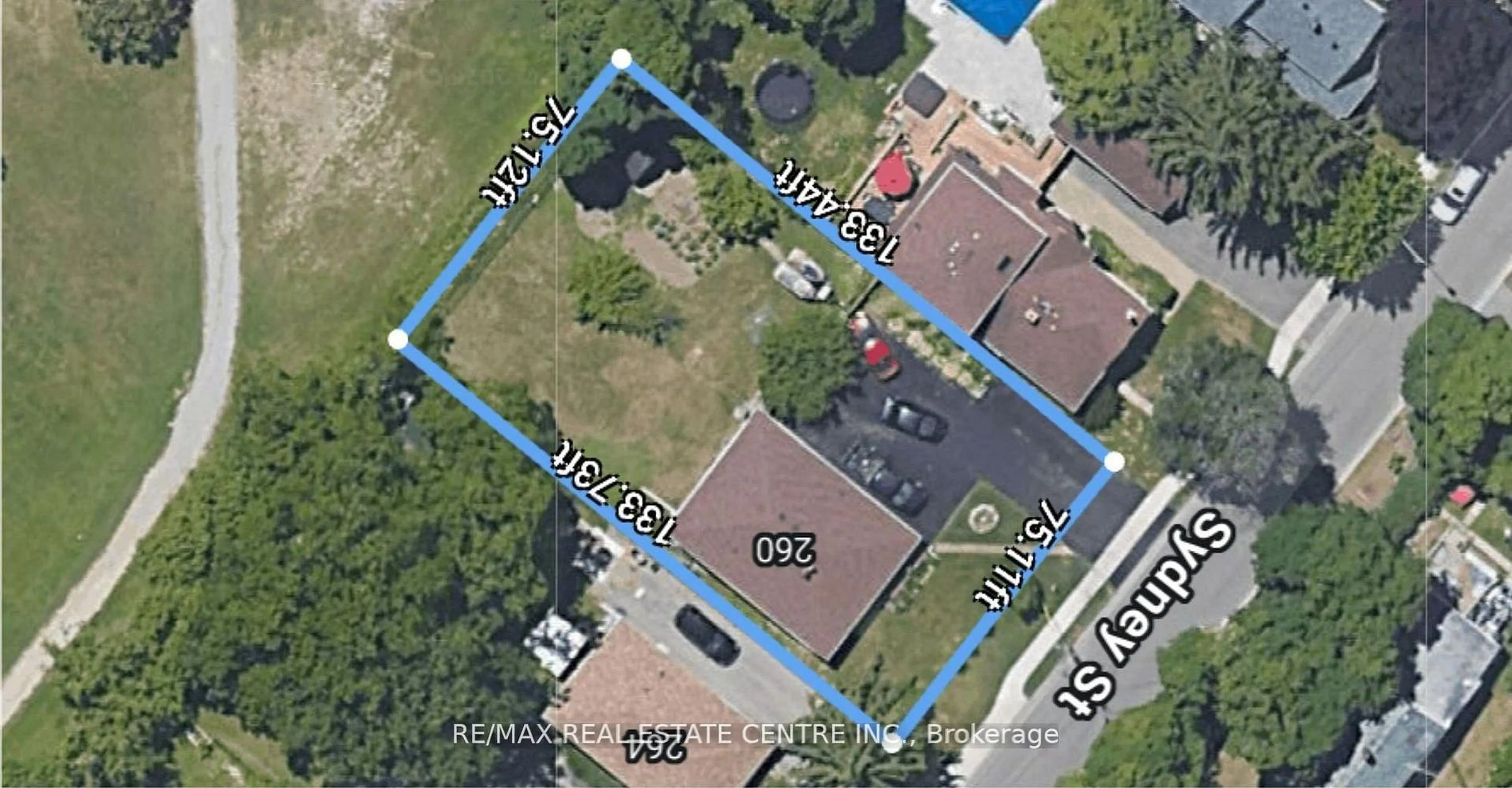 A pic from outside/outdoor area/front of a property/back of a property/a pic from drone, street for 260 Sydney St, Milton Ontario L9T 1E1