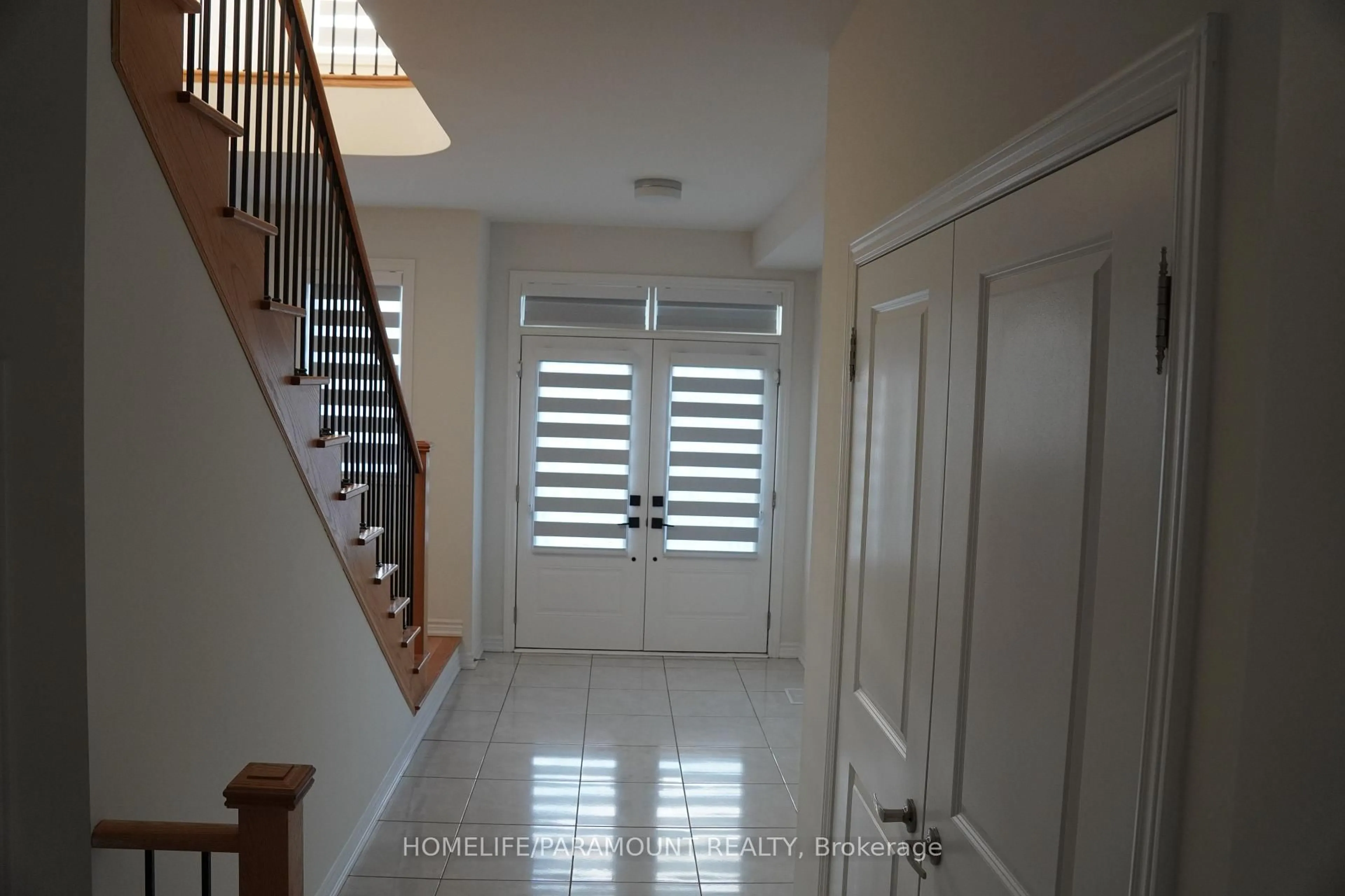 Indoor entryway for 5 Dolomite Dr, Brampton Ontario L6P 4R8