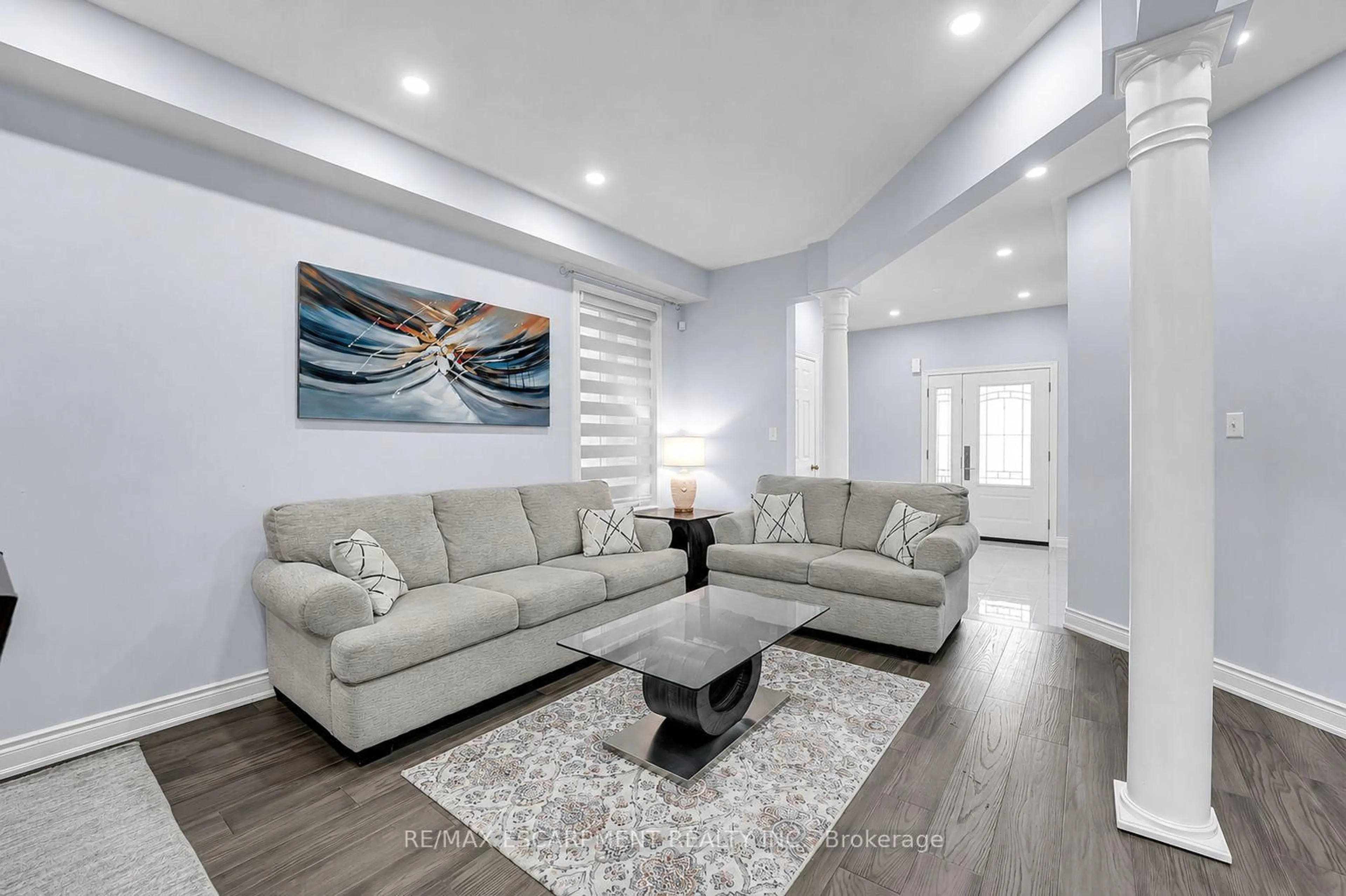 Living room with furniture, unknown for 356 Cedric Terr, Milton Ontario L9T 8P3