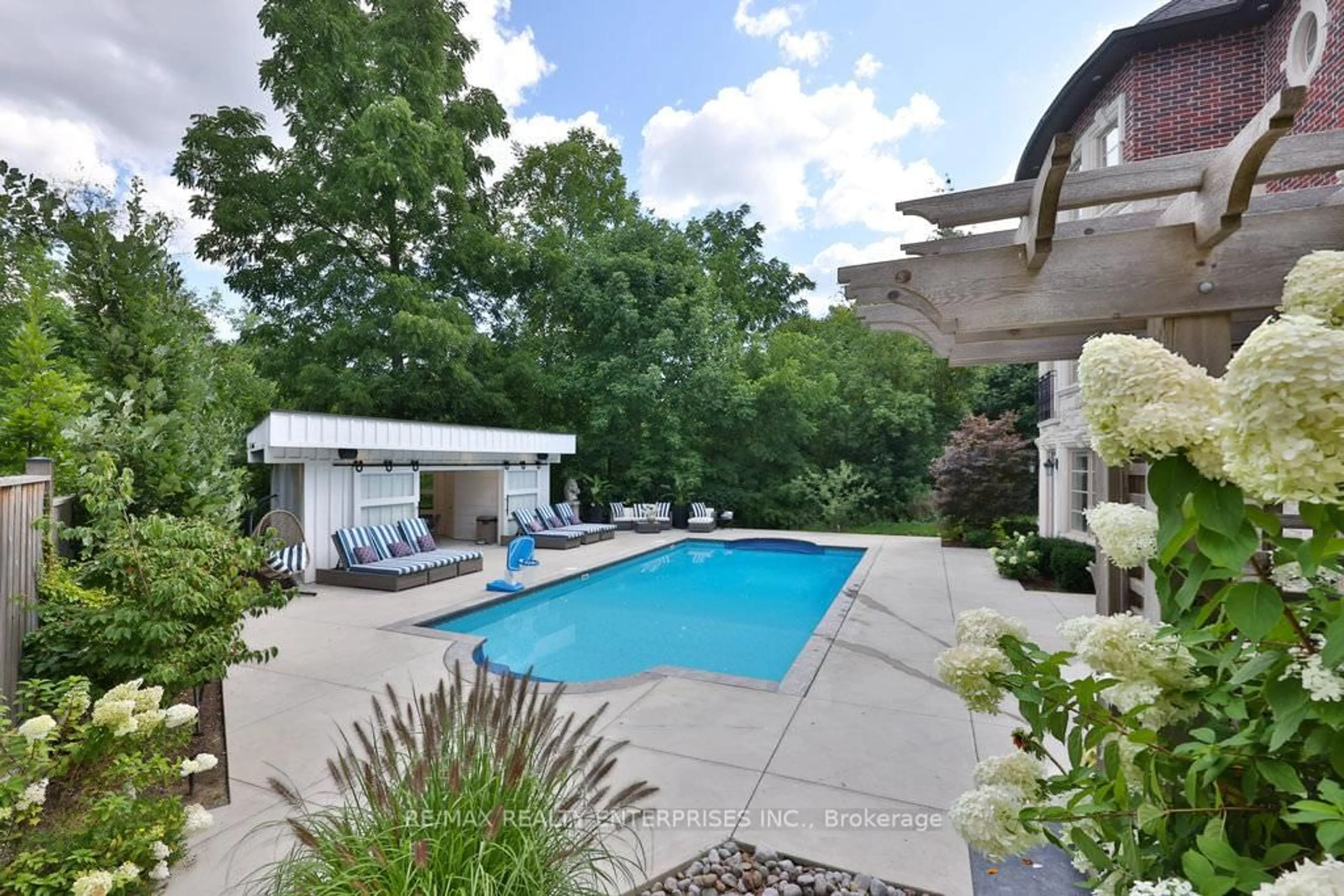 Pool for 1459 Stavebank Rd, Mississauga Ontario L5G 2V5