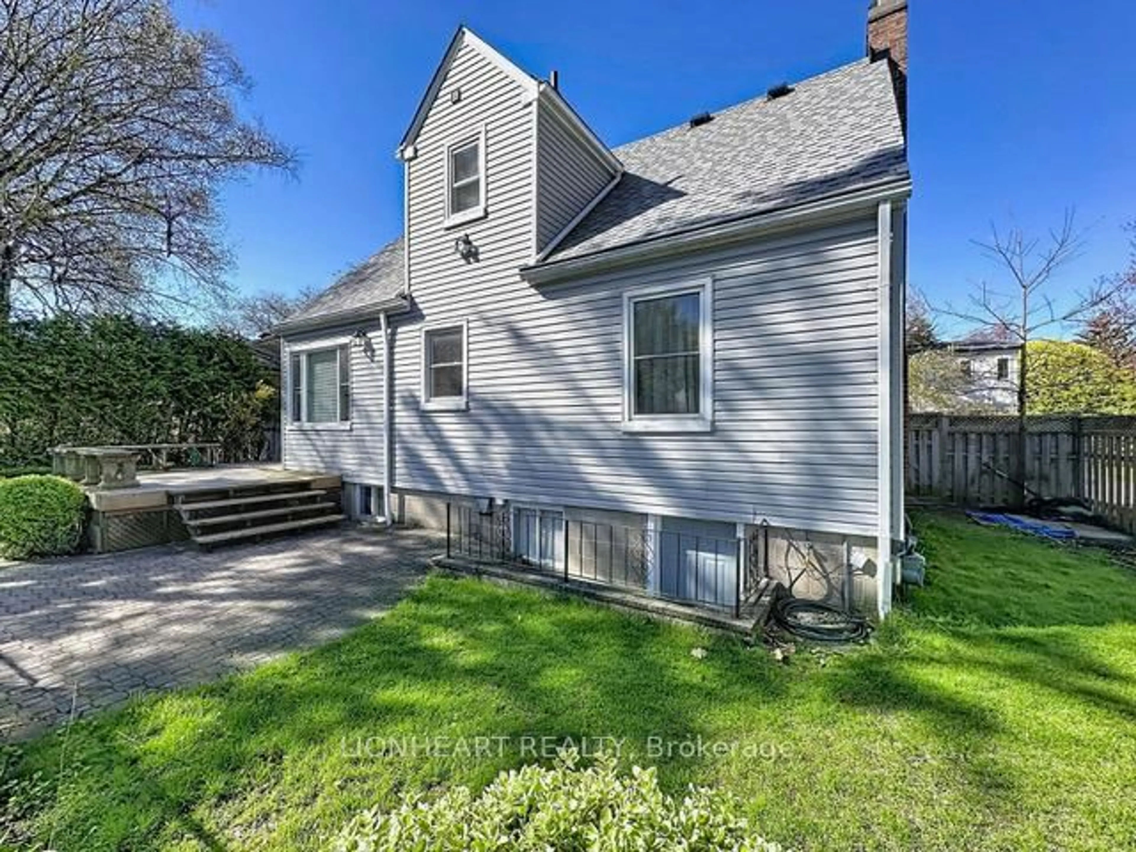 Unknown for 1475 Garnet Ave, Mississauga Ontario L5G 4C5