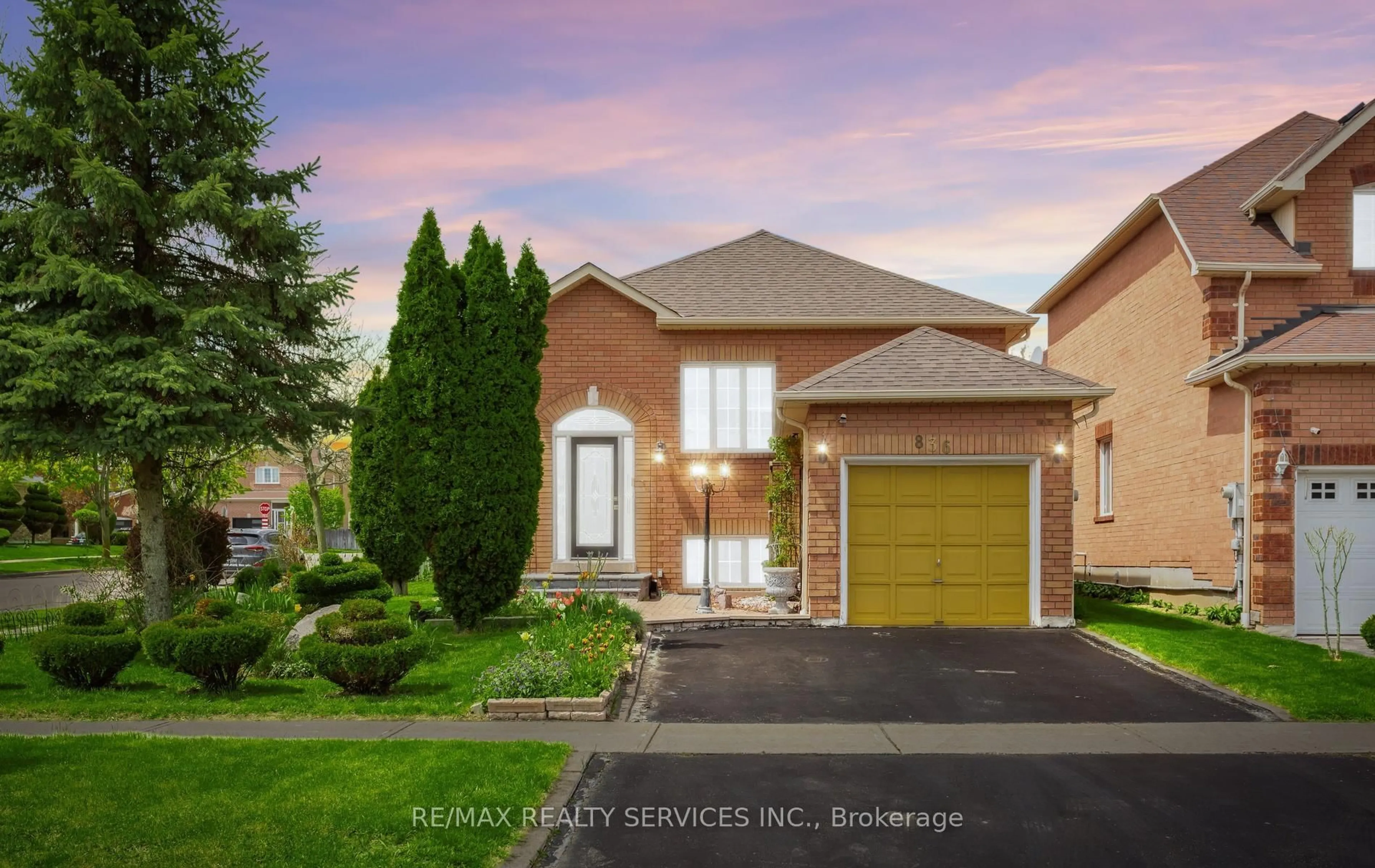 Home with brick exterior material, street for 836 Avocado Cres, Mississauga Ontario L5W 1K4