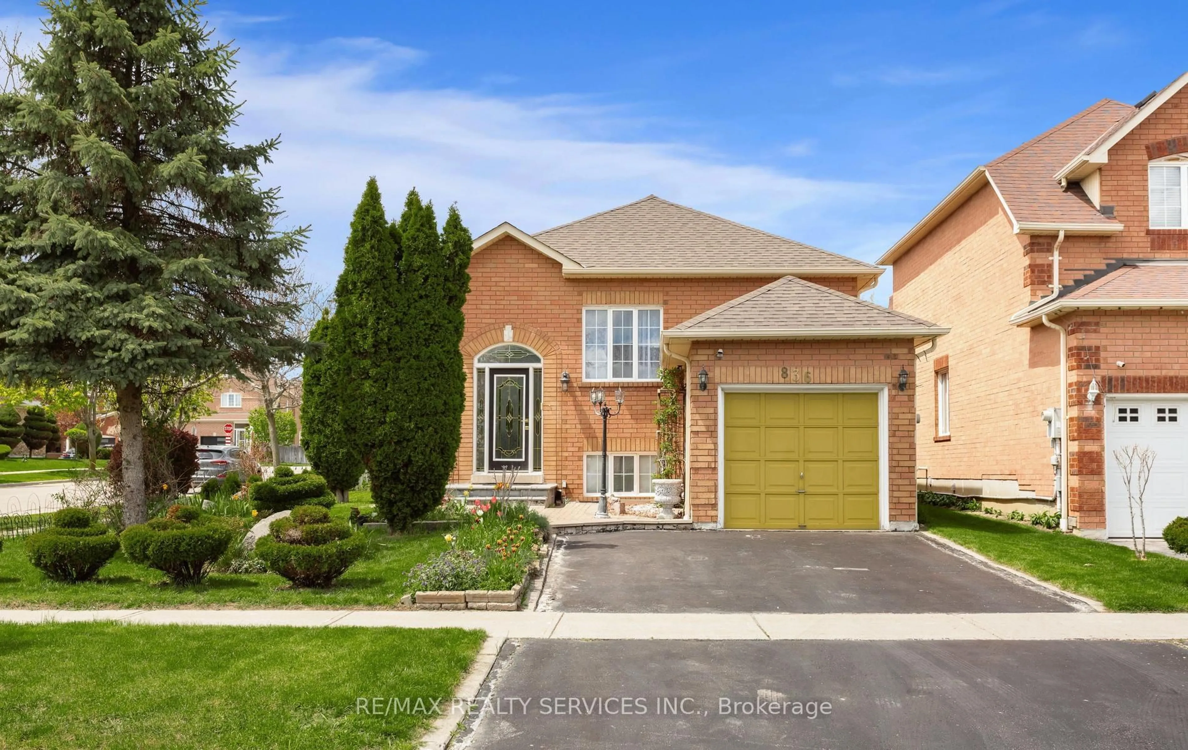 Home with brick exterior material, street for 836 Avocado Cres, Mississauga Ontario L5W 1K4
