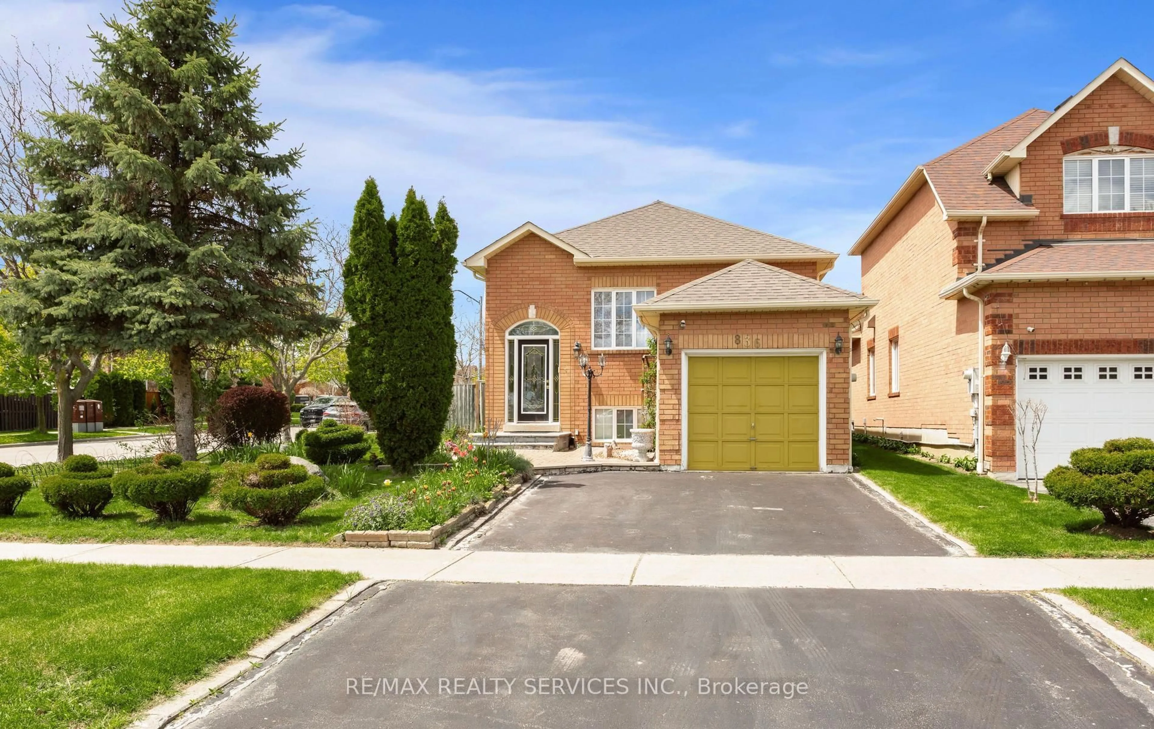 Home with brick exterior material, street for 836 Avocado Cres, Mississauga Ontario L5W 1K4