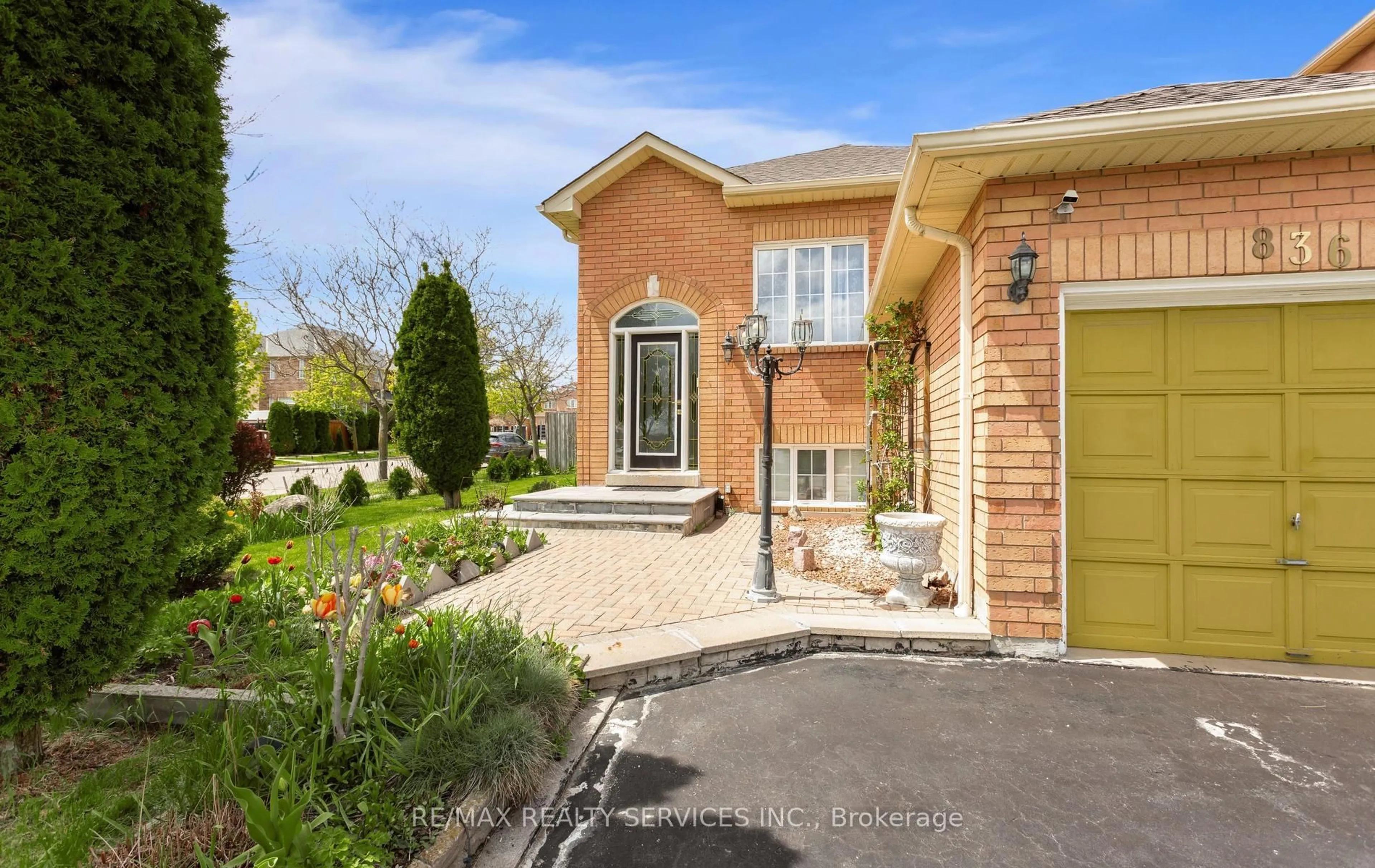 Home with brick exterior material, street for 836 Avocado Cres, Mississauga Ontario L5W 1K4