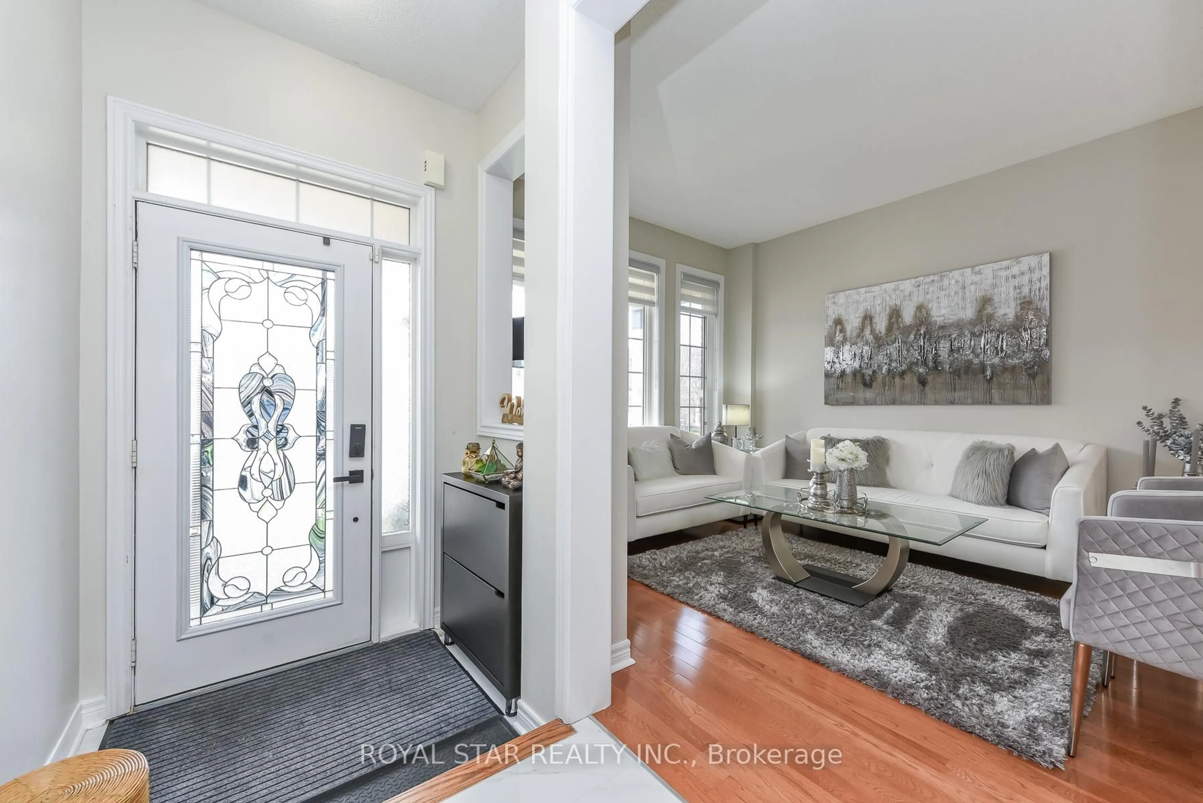 Indoor entryway for 33 Coppermill Dr, Brampton Ontario L7A 1N1