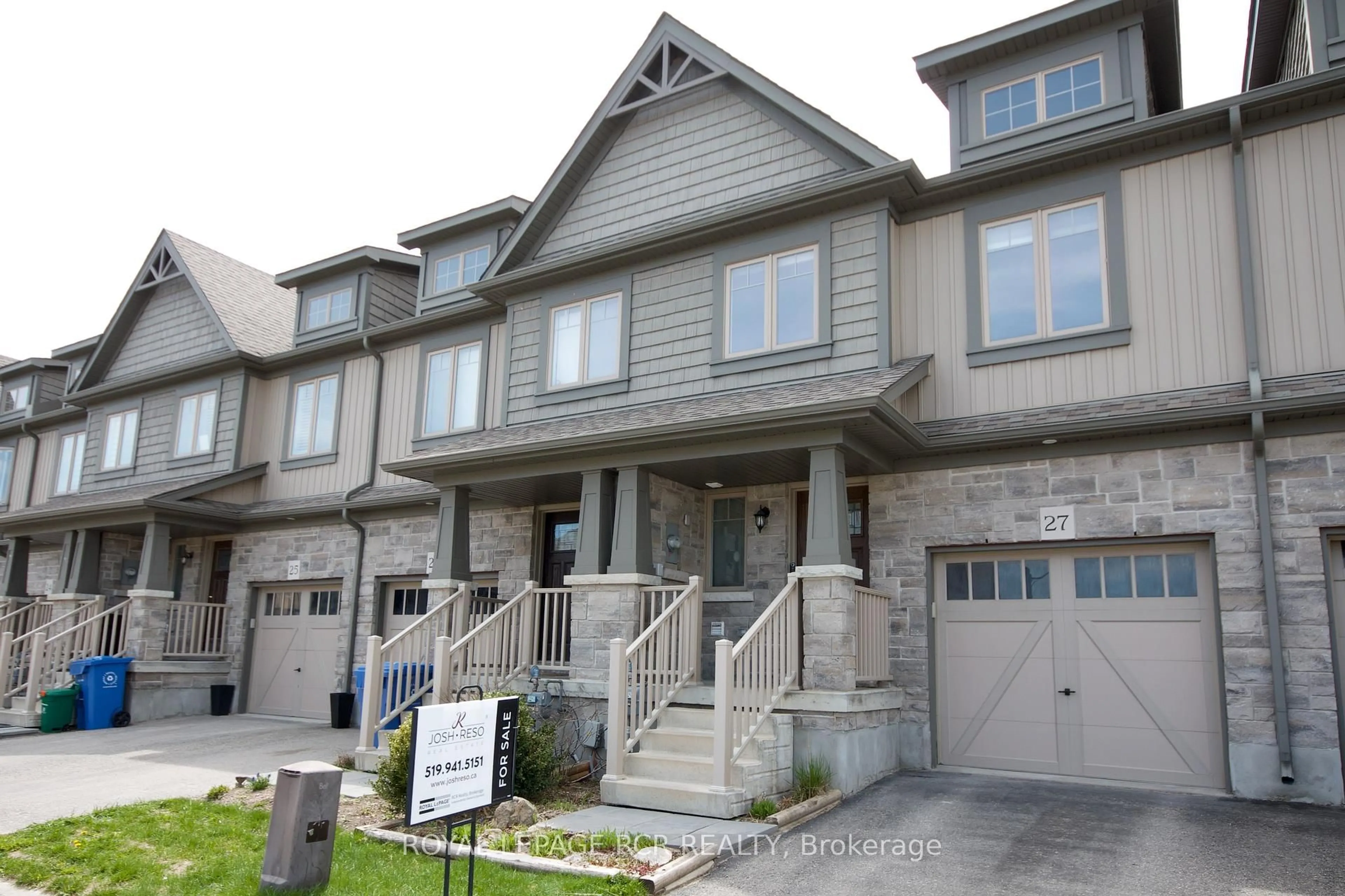 Home with vinyl exterior material, street for 124 Parkinson Cres #27, Orangeville Ontario L9W 6X3